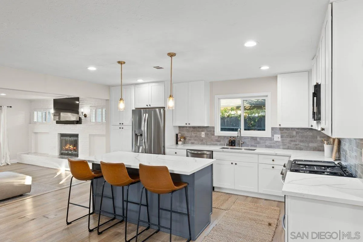 https://cdn.realtyfeed.com/cdn/127/250041134/214c80e7c2afaeca91f42fd81e1d4e63.webp