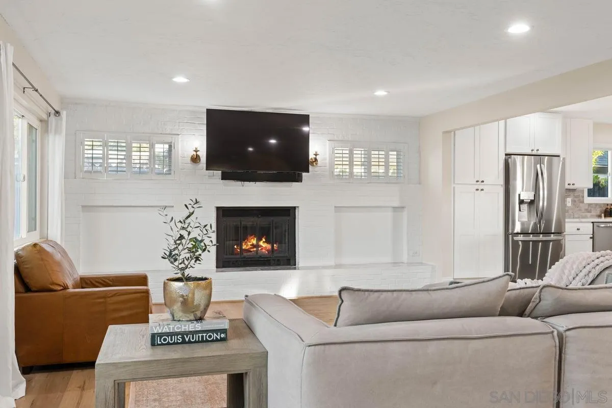 https://cdn.realtyfeed.com/cdn/127/250041134/a282880c8bd973a61a4a0d164c7aec48.webp