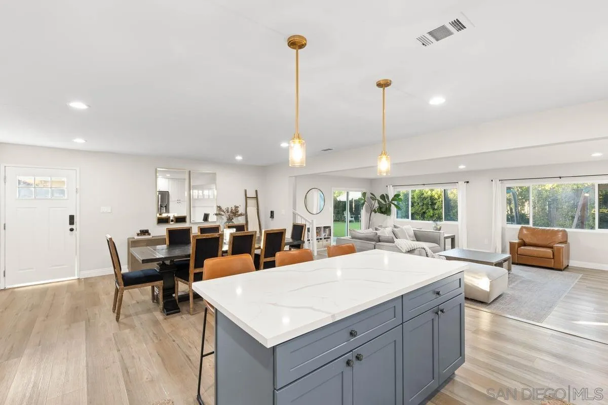 https://cdn.realtyfeed.com/cdn/127/250041134/aaac3f15a6b47fc4079b81c238e97059.webp