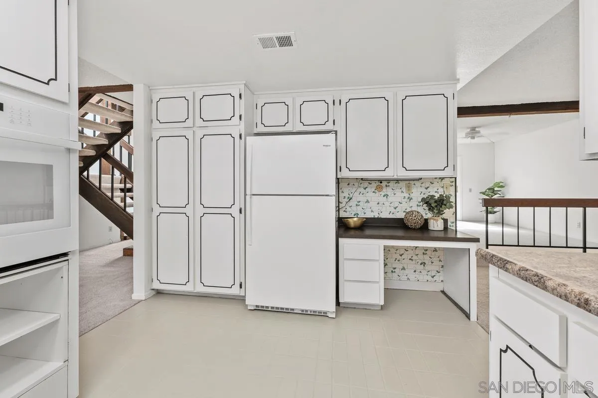 https://cdn.realtyfeed.com/cdn/127/250041136/8fe97fdd169c2cc7e8de30b3e3ae5abf.webp