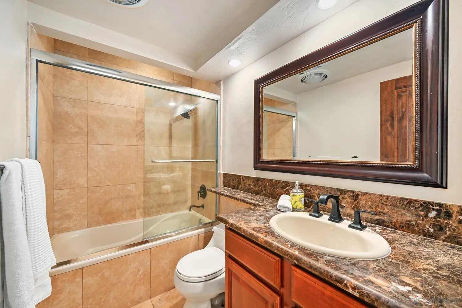 https://cdn.realtyfeed.com/cdn/127/250041138/0c84d070c4f5830f1b63475933328dcf.webp