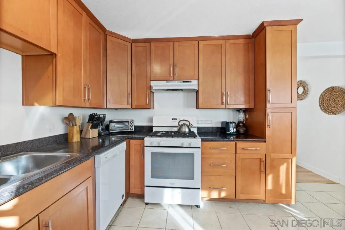 https://cdn.realtyfeed.com/cdn/127/250041143/ff98c196c1309ce68fd605766d0cbb61.webp