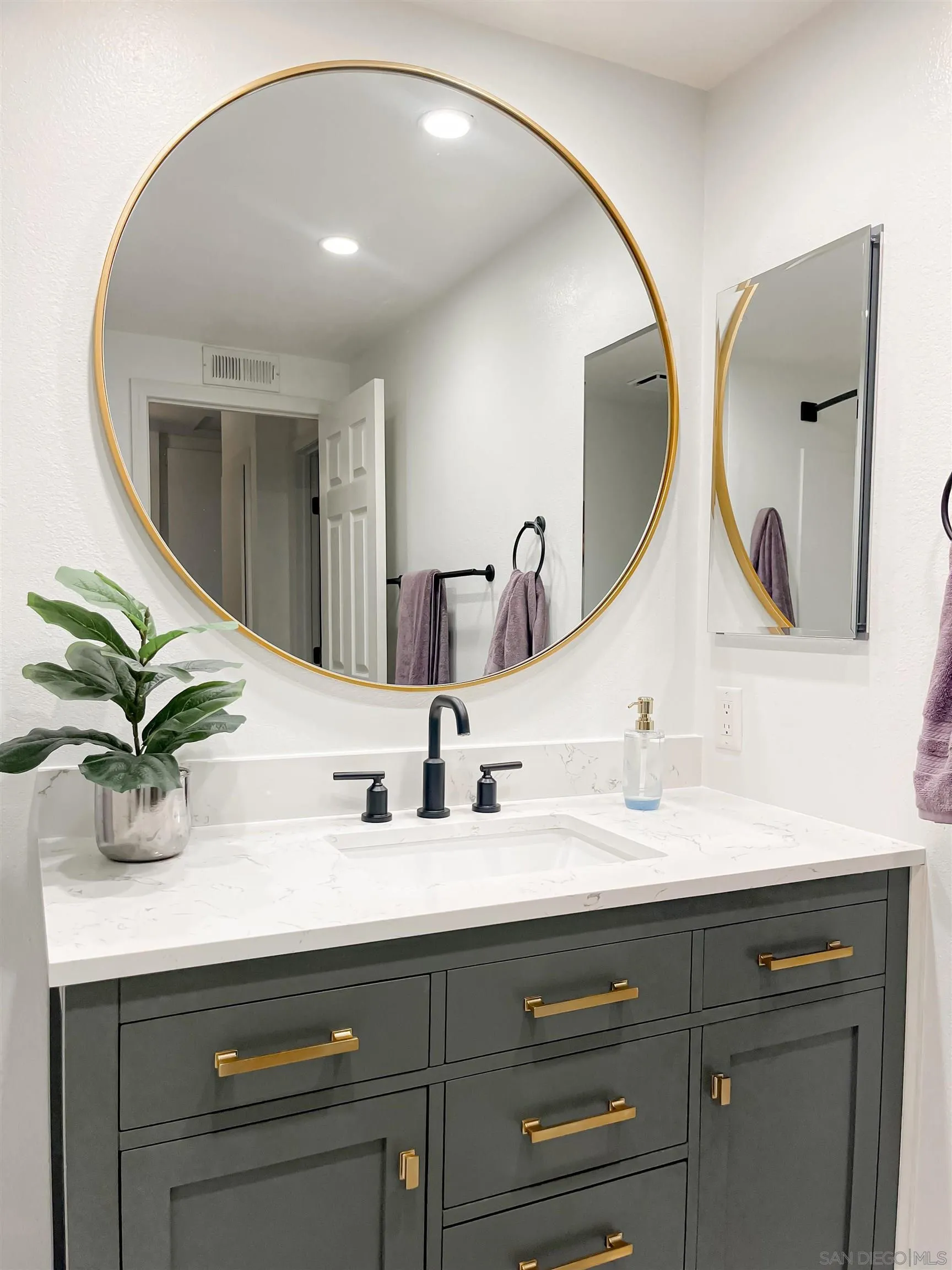 https://cdn.realtyfeed.com/cdn/127/250041145/8a403d956aaffce4a95a2e270e0d95c8.webp