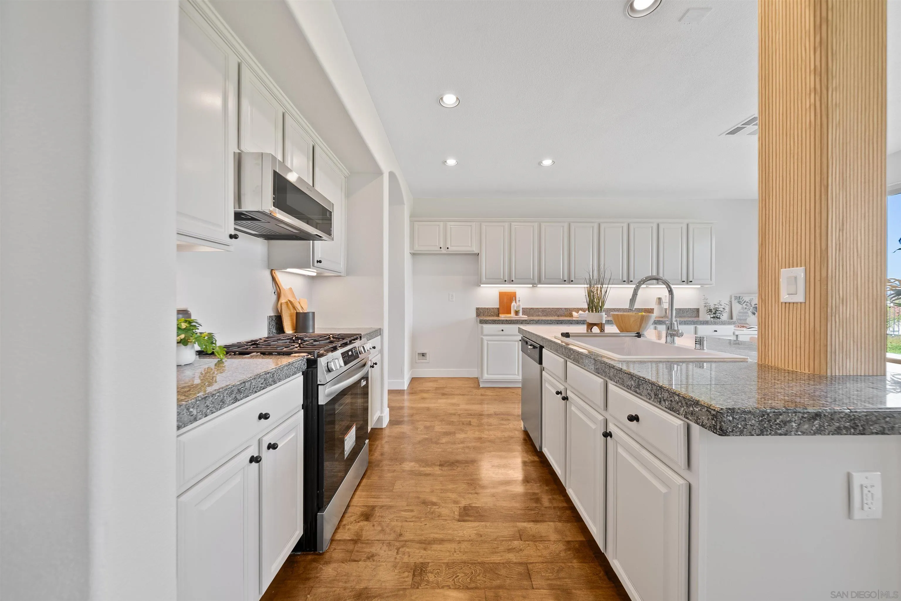 https://cdn.realtyfeed.com/cdn/127/250041153/1c81df6c530ed00eadbbf04c83e5a7bd.webp