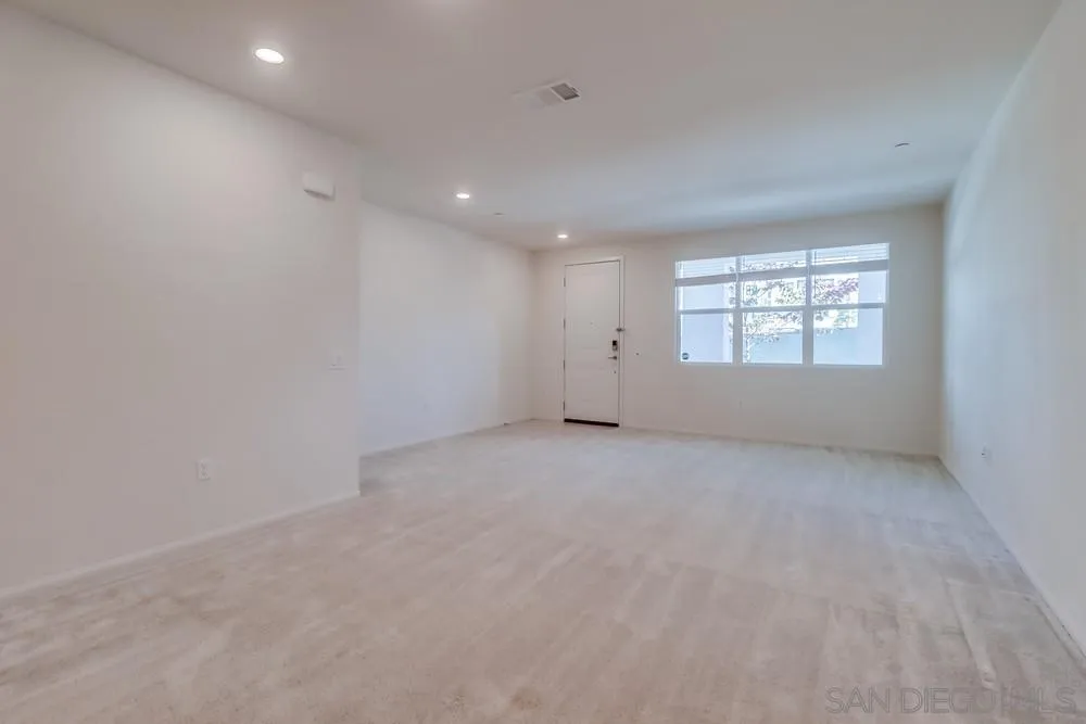 https://cdn.realtyfeed.com/cdn/127/250041155/081bf666527a94e7b1212360e33ab402.webp