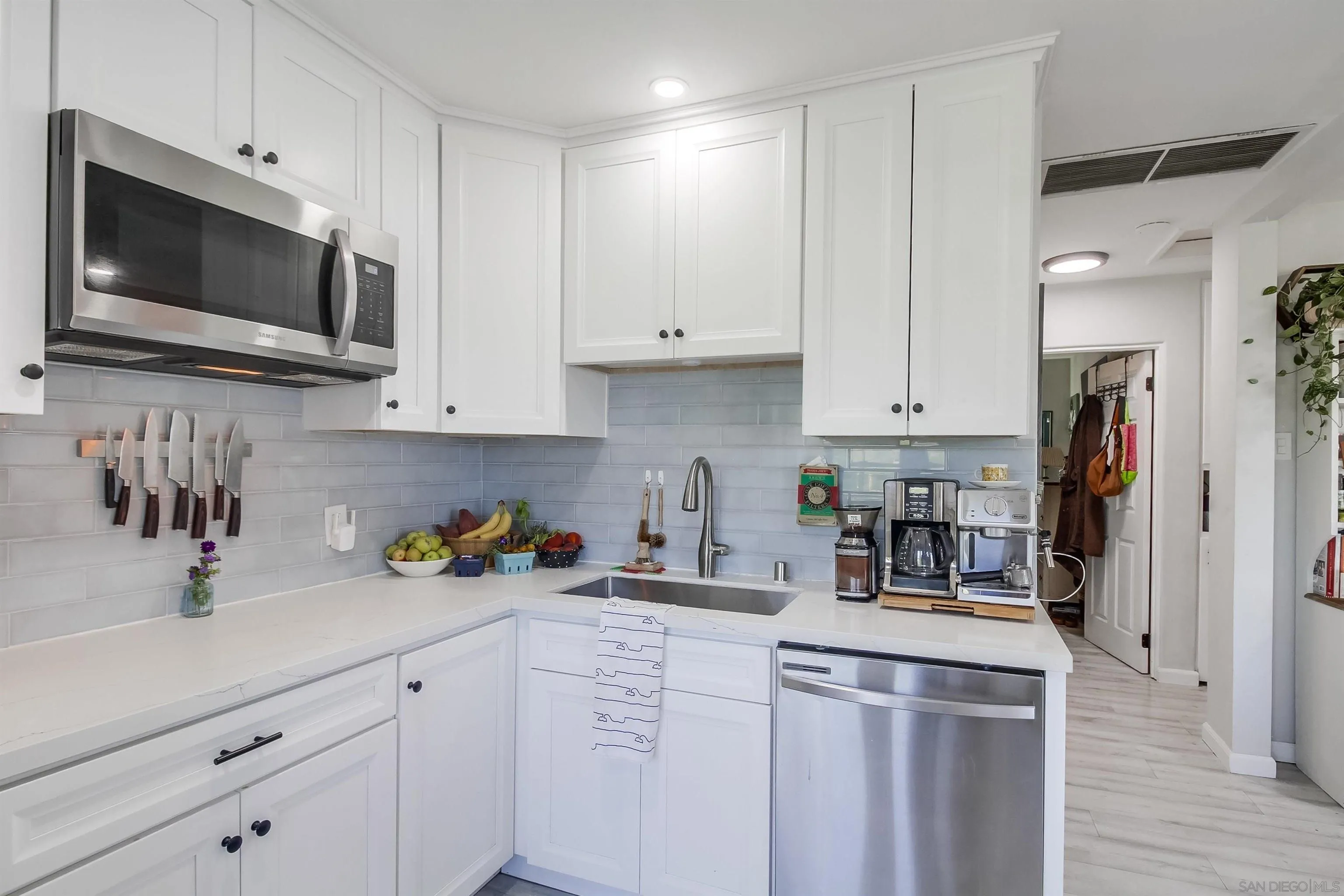 https://cdn.realtyfeed.com/cdn/127/250041163/9bc9d2be2f33c4ed19eb1f7c0ffbdd92.webp