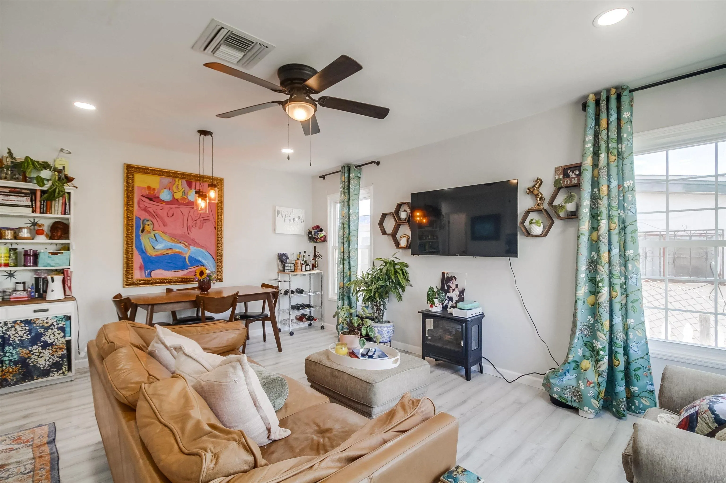 https://cdn.realtyfeed.com/cdn/127/250041163/cb3b525527f2a79ea6f02b961f7021ab.webp