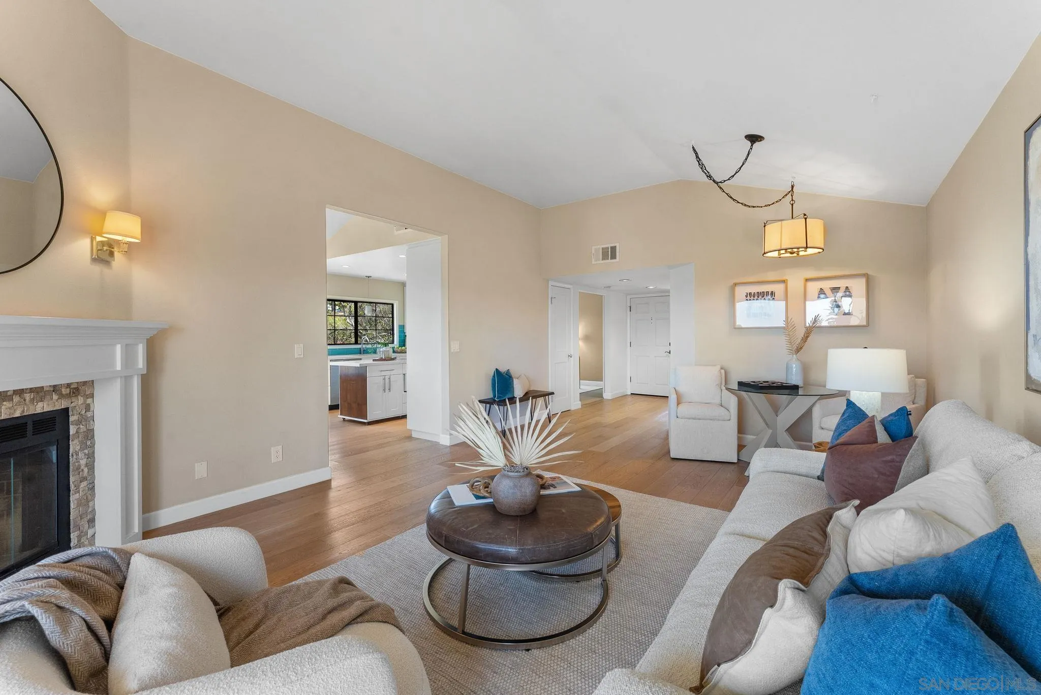 Photo #5: 250041167 Listing 