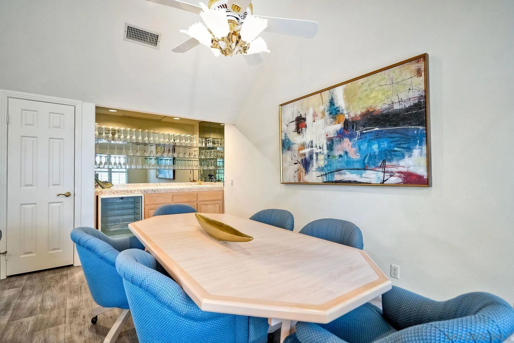 https://cdn.realtyfeed.com/cdn/127/250041172/3da3d720115dbdf1b2b0f64b3cea2b77.webp