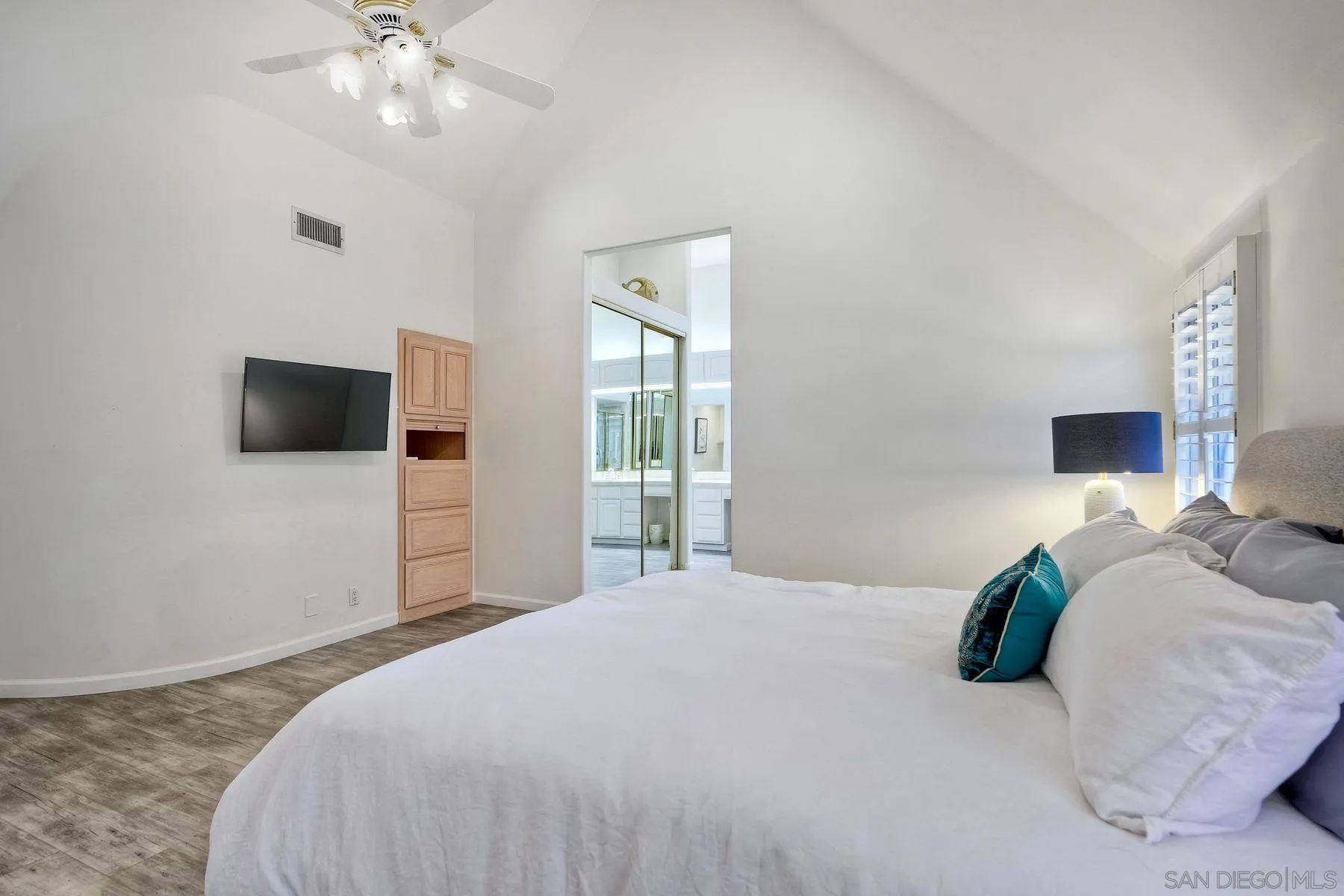https://cdn.realtyfeed.com/cdn/127/250041172/5ef13dfb5e7f5ef20cbaea8e99e5df8d.webp