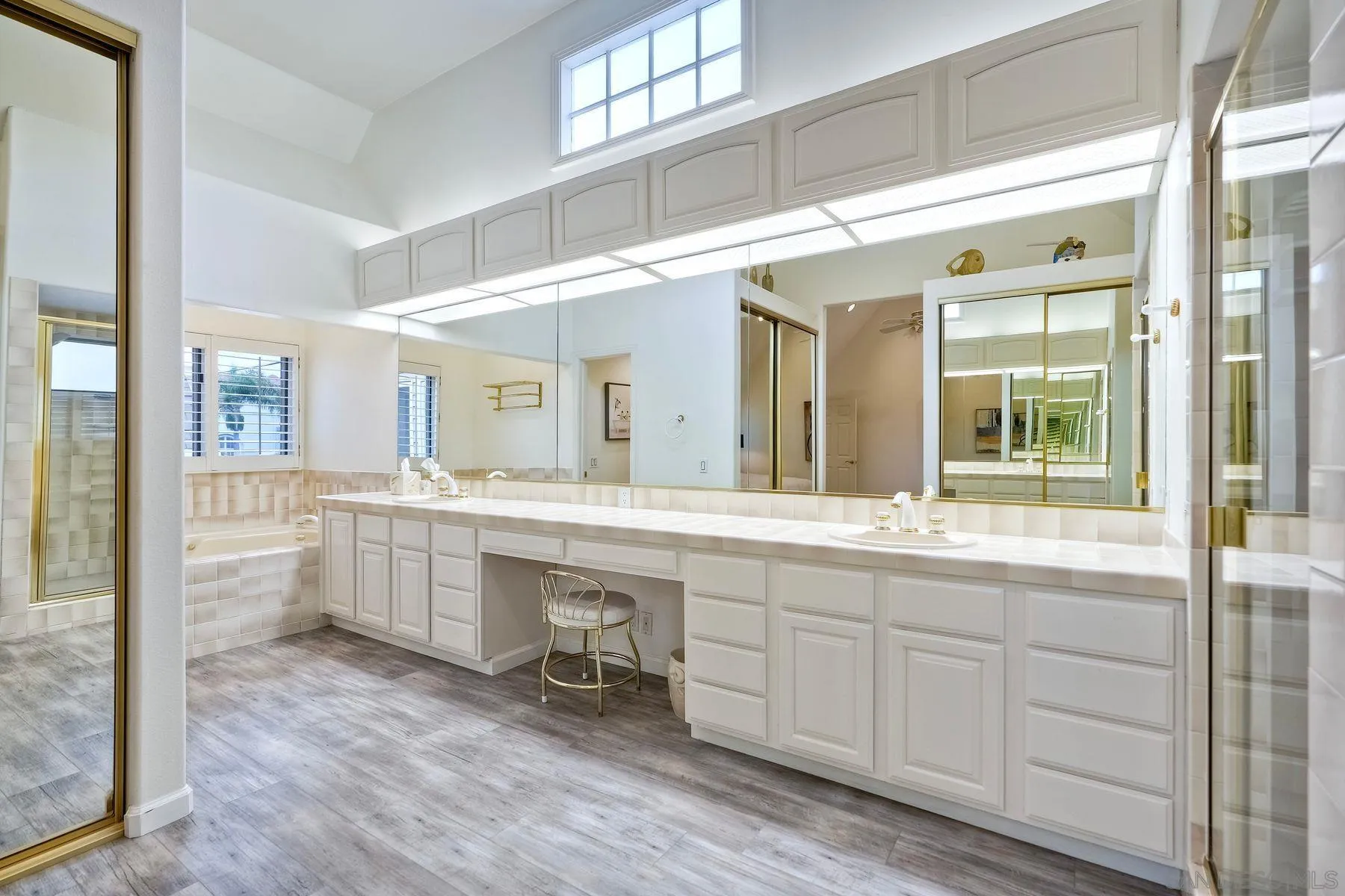 https://cdn.realtyfeed.com/cdn/127/250041172/6daeb4d79f14df228a7a154d525a6c73.webp
