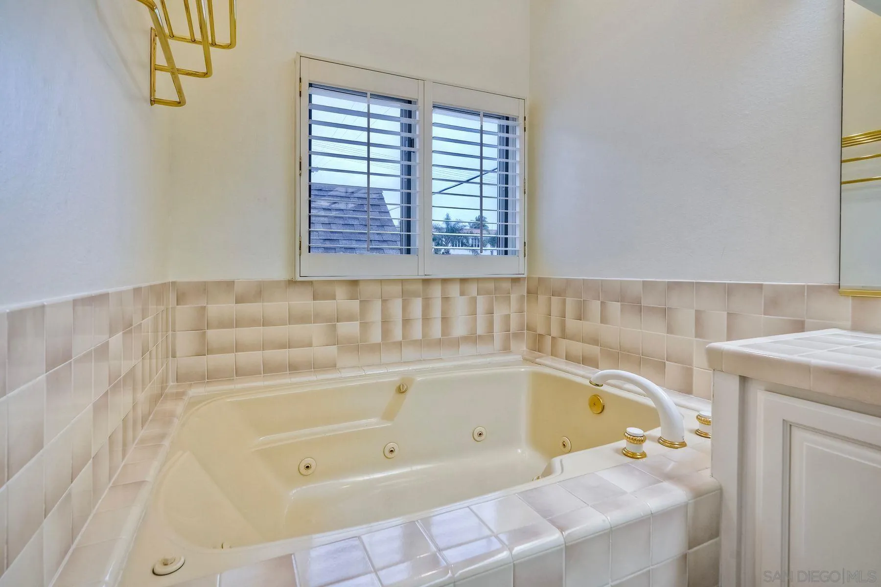 https://cdn.realtyfeed.com/cdn/127/250041172/df1cc6ec4c61325e348fc40fe043e3ab.webp