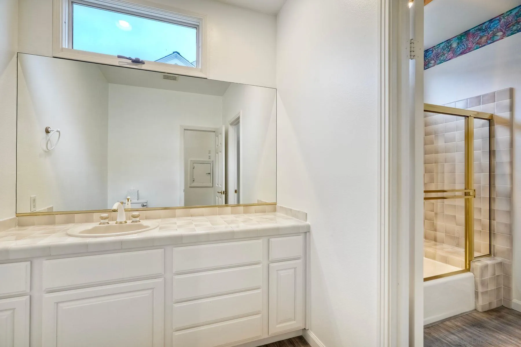https://cdn.realtyfeed.com/cdn/127/250041172/f6dd96f4145e83f11f84bd438994d97f.webp