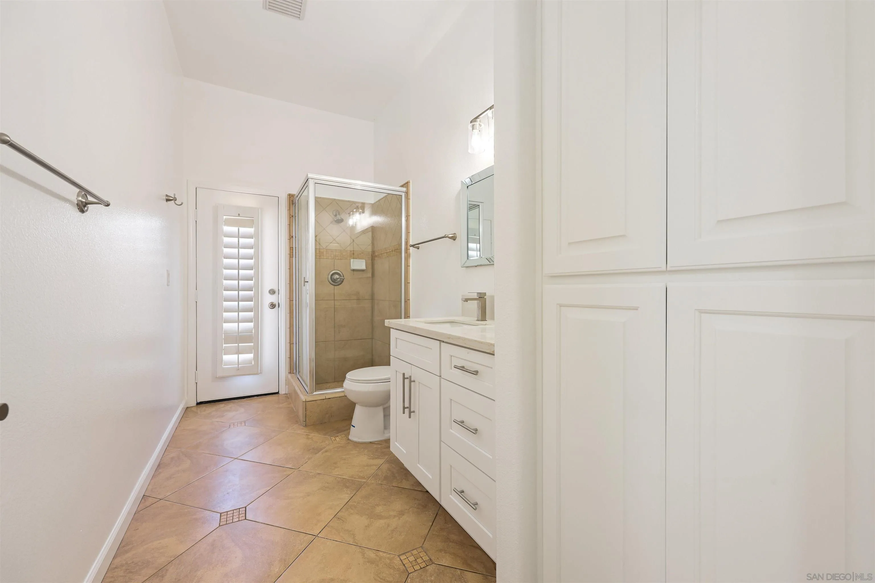 https://cdn.realtyfeed.com/cdn/127/250041173/cac41322c077f991c36f536a7c022df1.webp