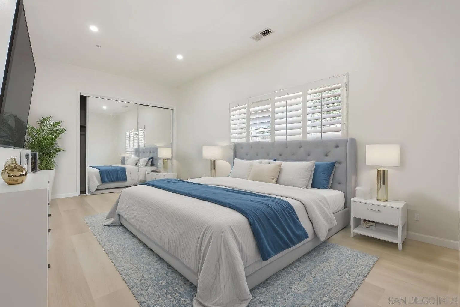 https://cdn.realtyfeed.com/cdn/127/250041173/ef5e1ee3f2d8bcb2a587adf651f7286e.webp