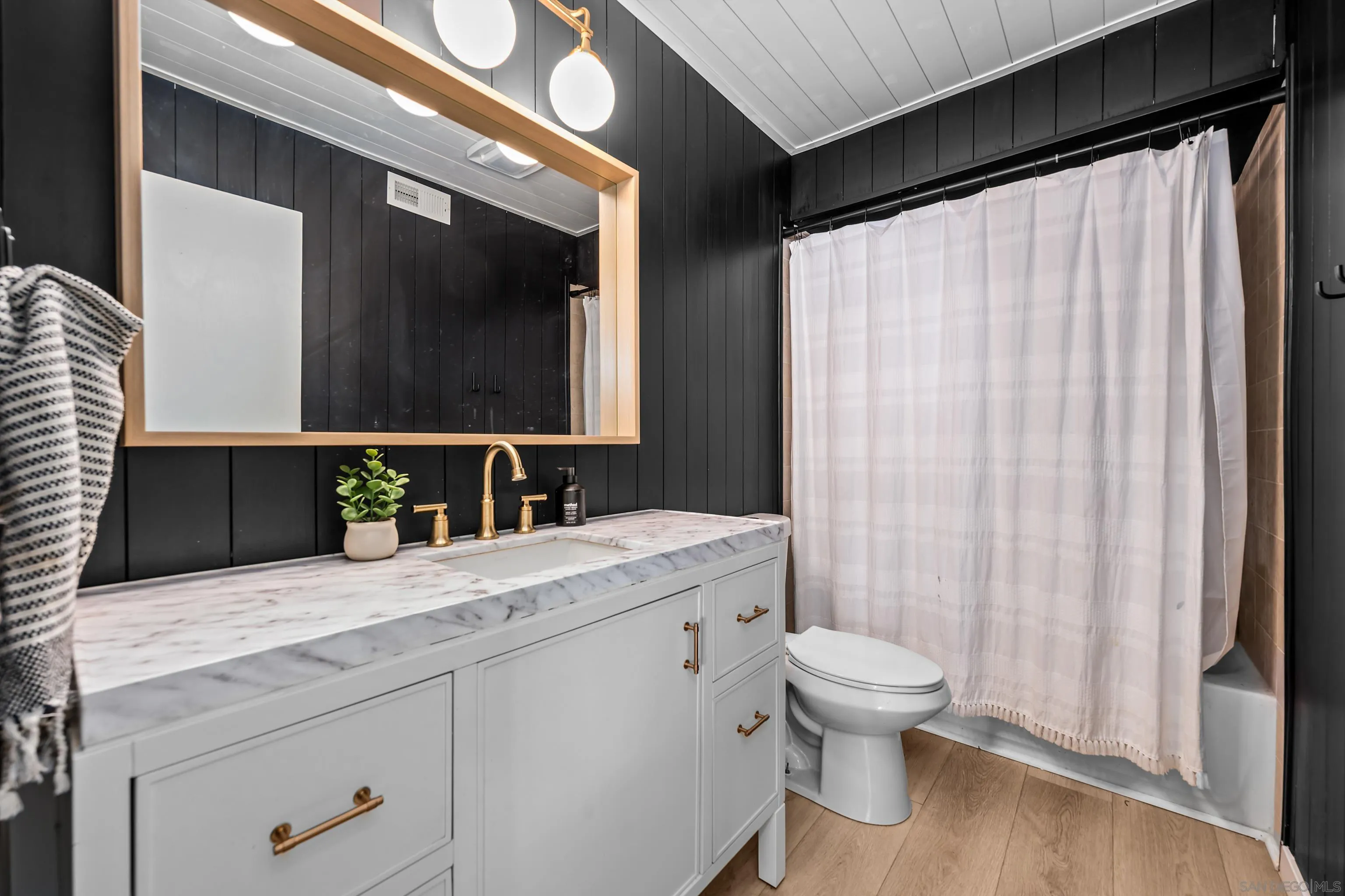 https://cdn.realtyfeed.com/cdn/127/250041175/5a5a1c8e930ba0f358da6838246a3e1c.webp