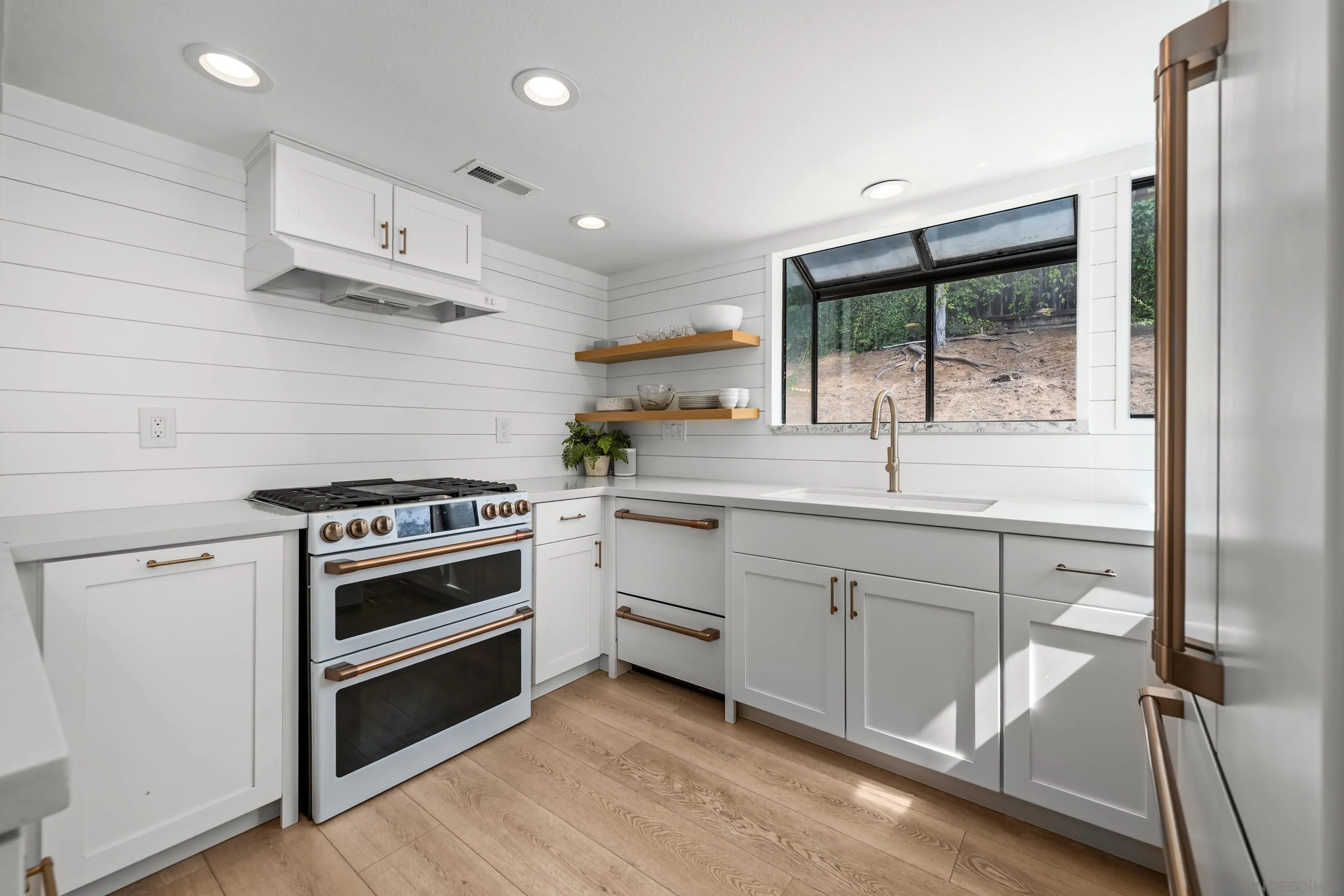 https://cdn.realtyfeed.com/cdn/127/250041175/eaf3efd317f03f080d71de101b5a7f28.webp