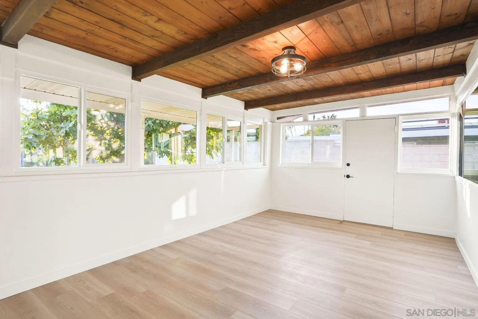 https://cdn.realtyfeed.com/cdn/127/250041179/350024fa852bc436c7a9d0022a18e224.webp