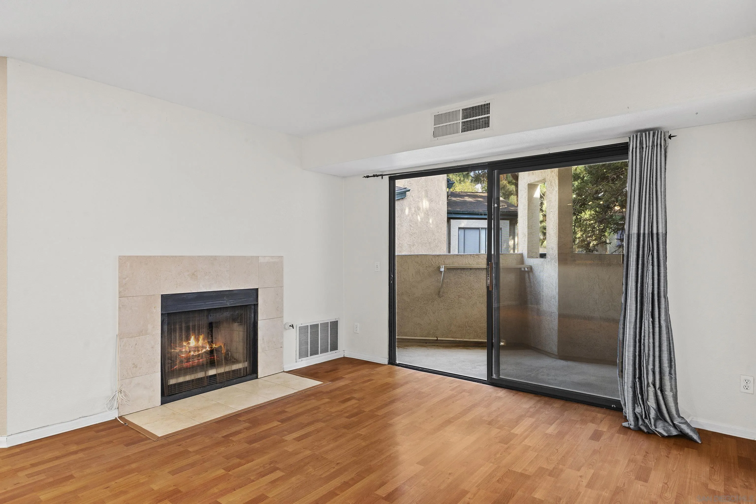 https://cdn.realtyfeed.com/cdn/127/250041180/051fbd74bb988561a8e69bc7755d7092.webp