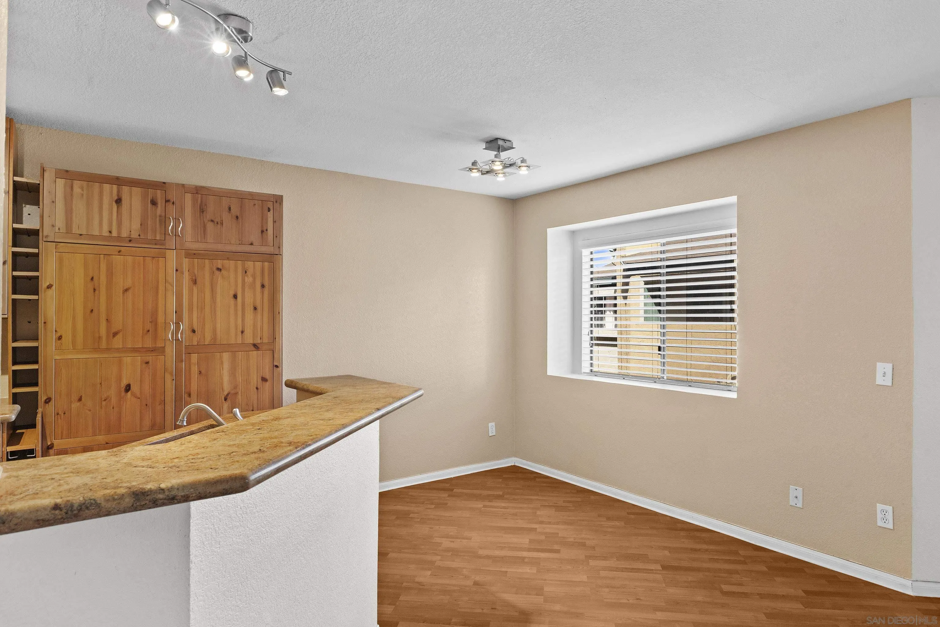 https://cdn.realtyfeed.com/cdn/127/250041180/5dd2faede76d0ce8de1293ca33013459.webp
