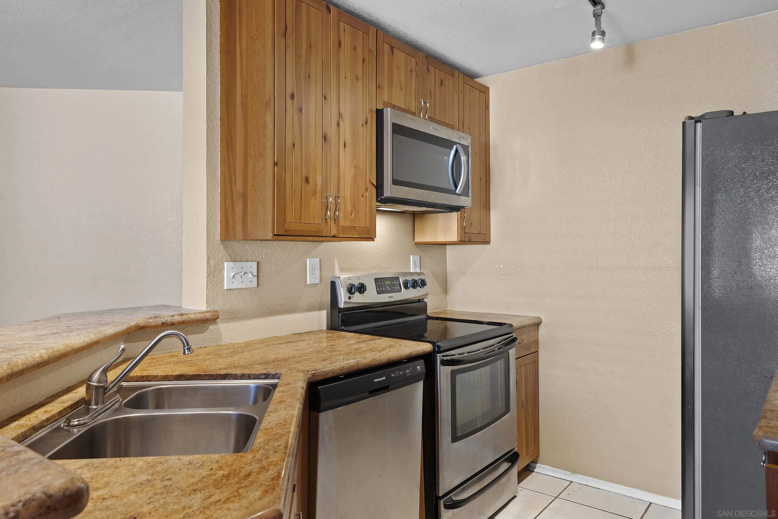 https://cdn.realtyfeed.com/cdn/127/250041180/60c34e35aa7a1bf4264d72b197c844a7.webp