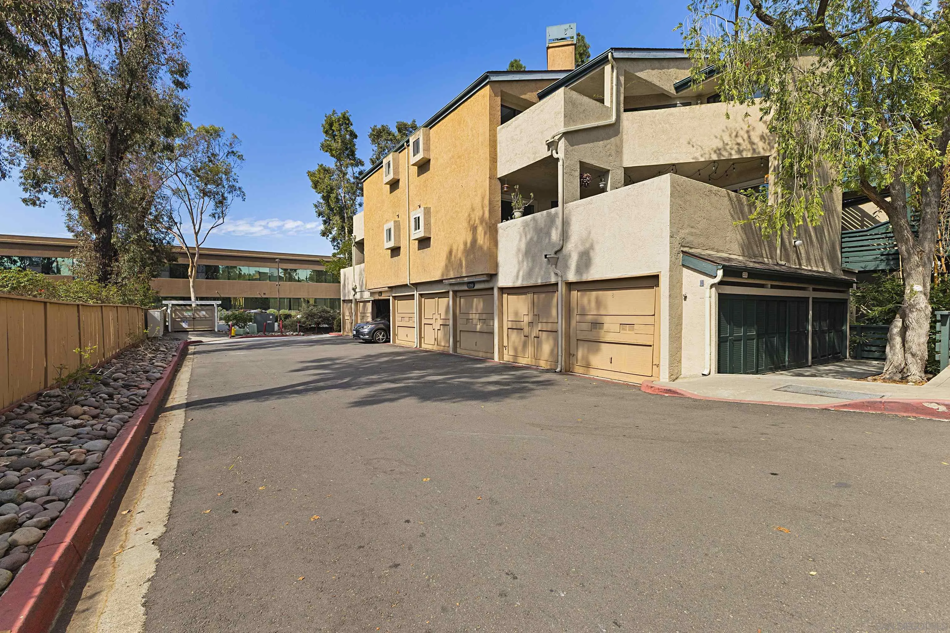 Photo #2: 250041180 Listing 
