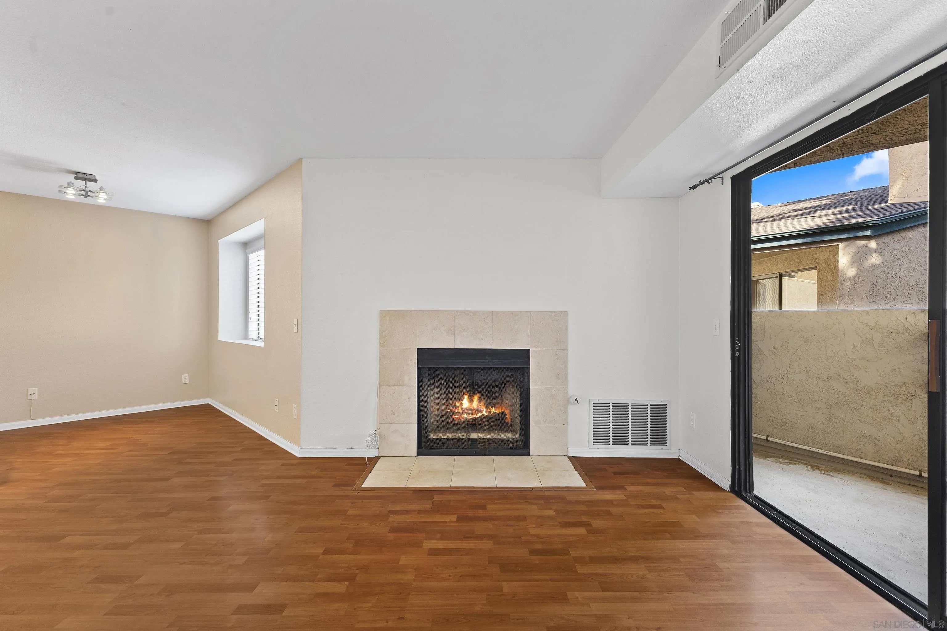 https://cdn.realtyfeed.com/cdn/127/250041180/b64d3e5acdd45abbc0b6d5ef2e32e8d4.webp