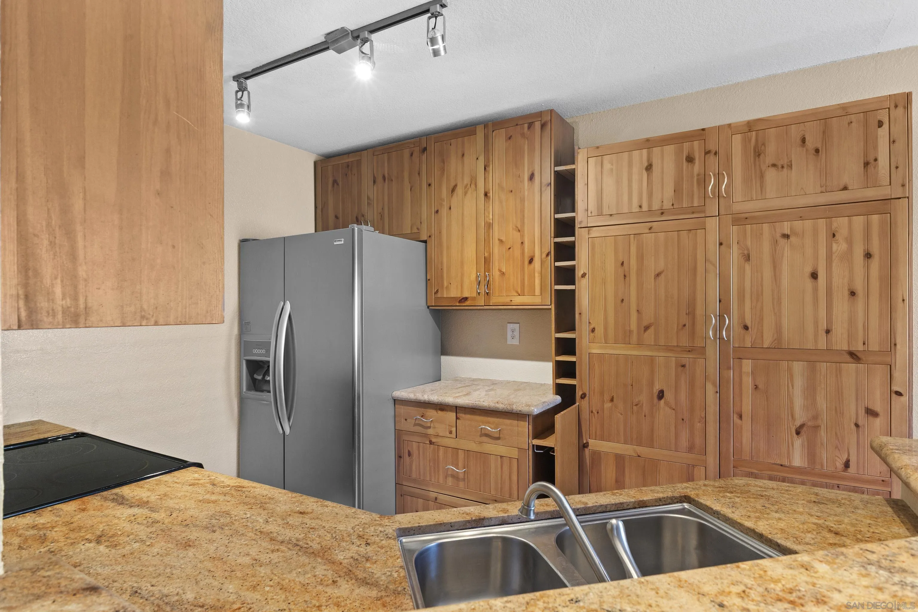 https://cdn.realtyfeed.com/cdn/127/250041180/c0e4c0539ea3cea3bc5d7519313c735b.webp