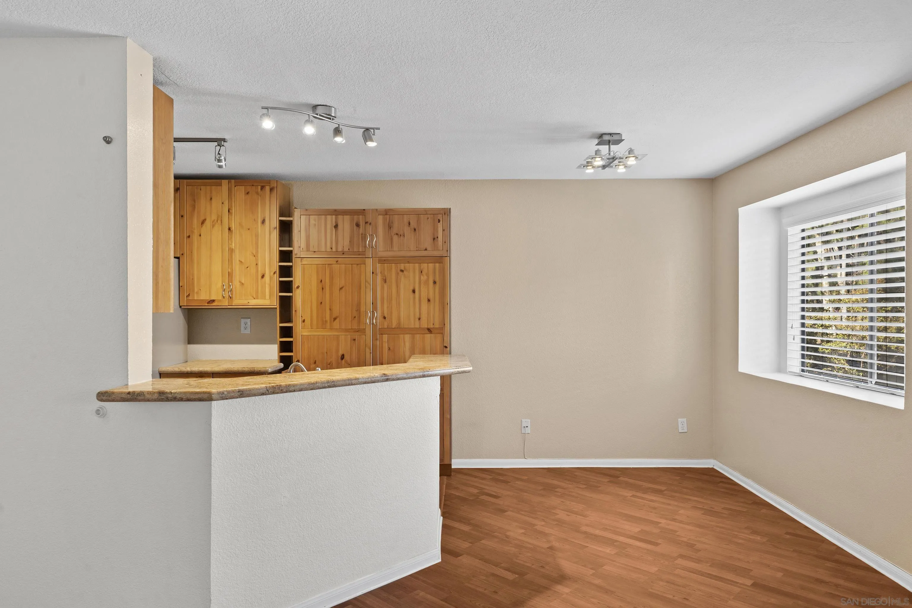 https://cdn.realtyfeed.com/cdn/127/250041180/c1a86ef4263ef215dd9ad21a54400b3d.webp