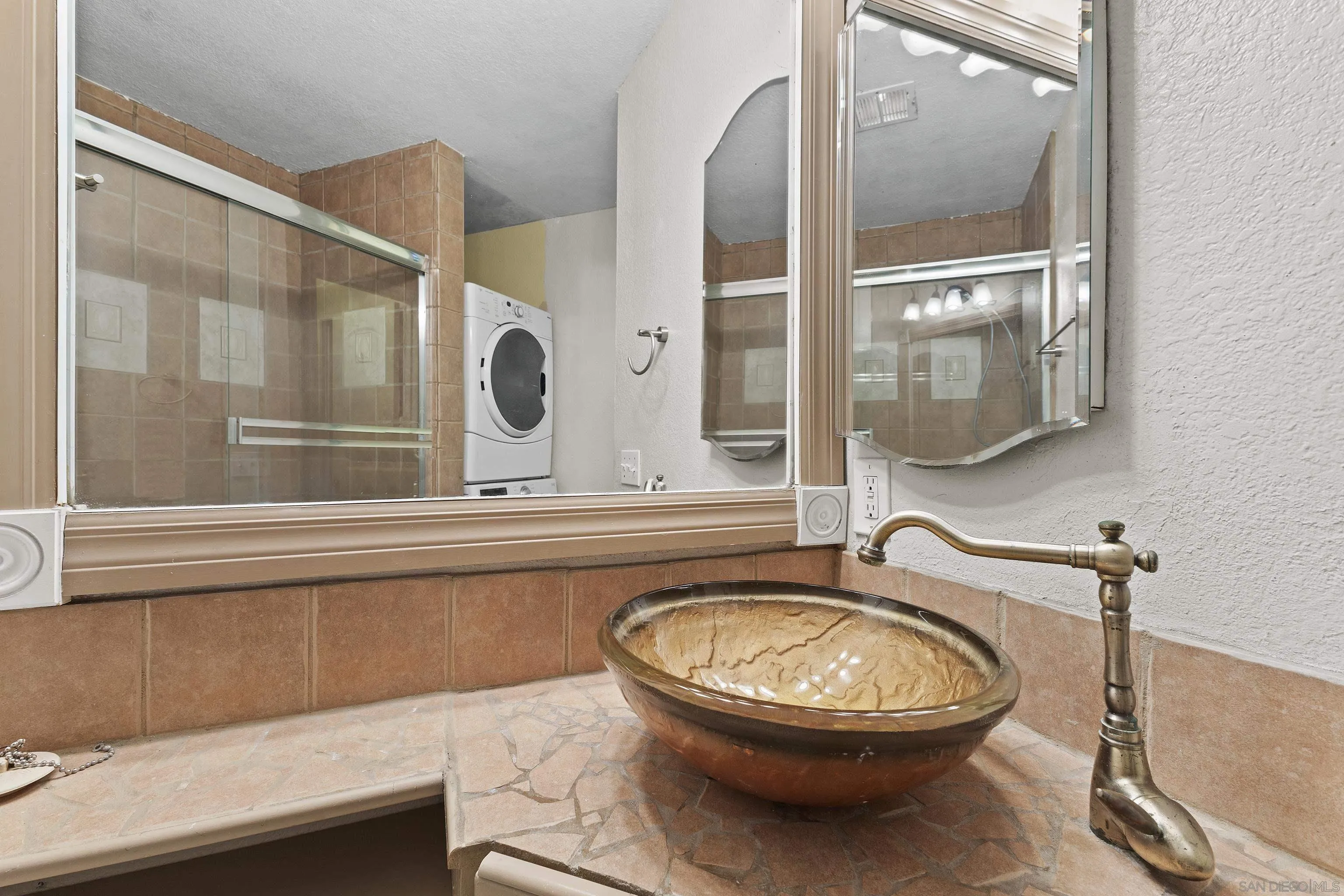 https://cdn.realtyfeed.com/cdn/127/250041180/e270ff7c19a0a091e8e985644ae844c9.webp
