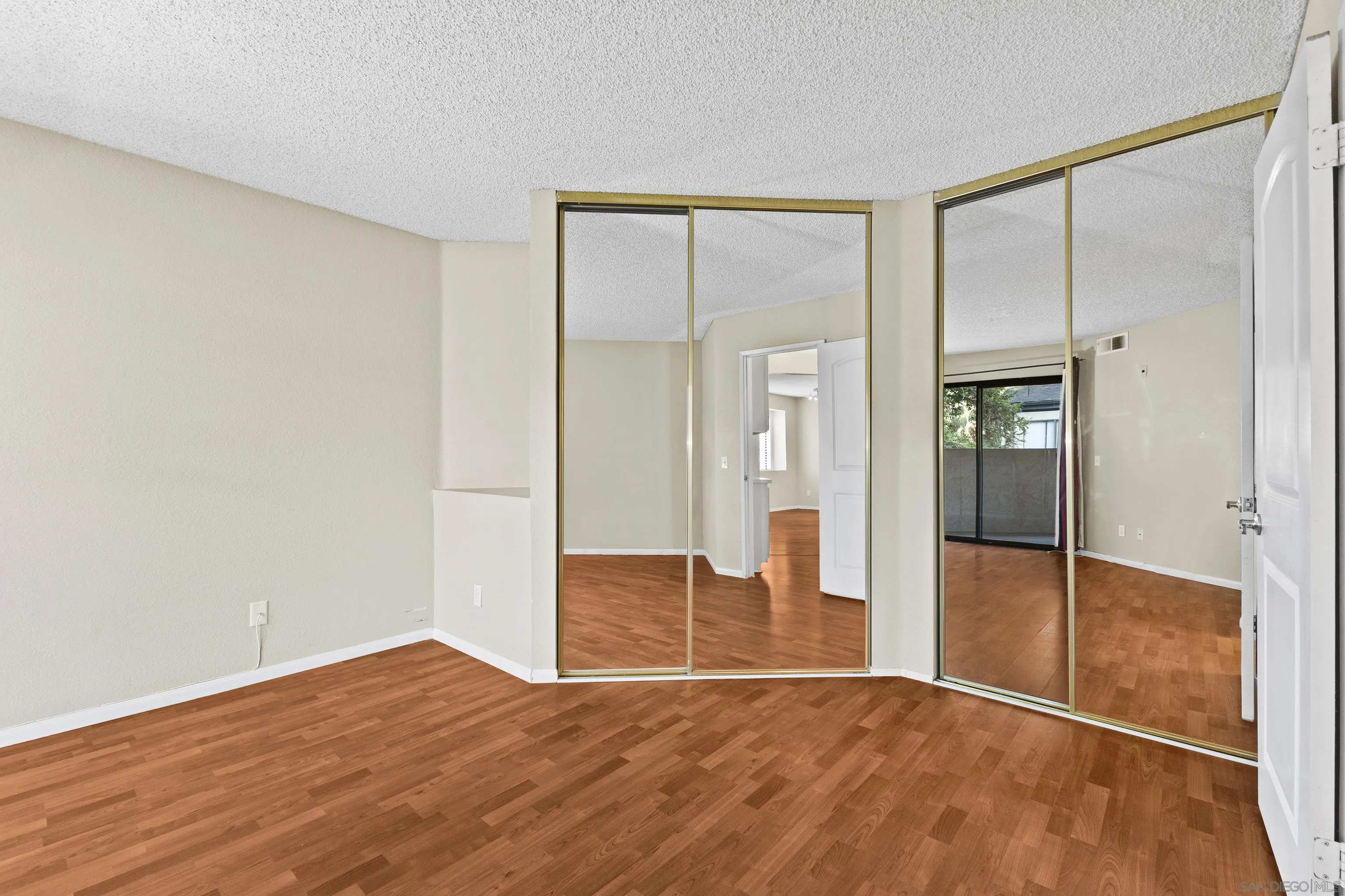 https://cdn.realtyfeed.com/cdn/127/250041180/f15590cd8bfd63728321a110e428b823.webp