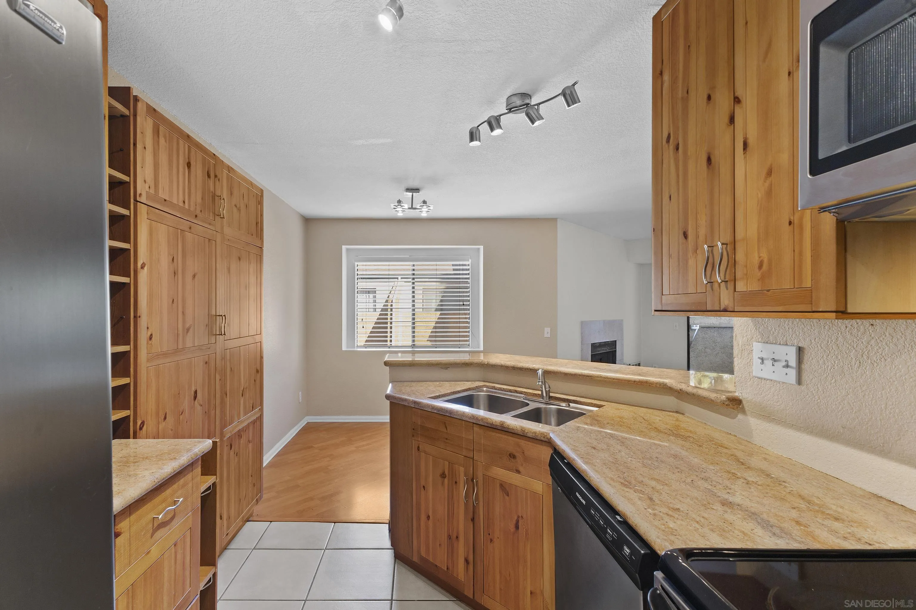 https://cdn.realtyfeed.com/cdn/127/250041180/f20c25961de831cc03891be50a7a6b81.webp
