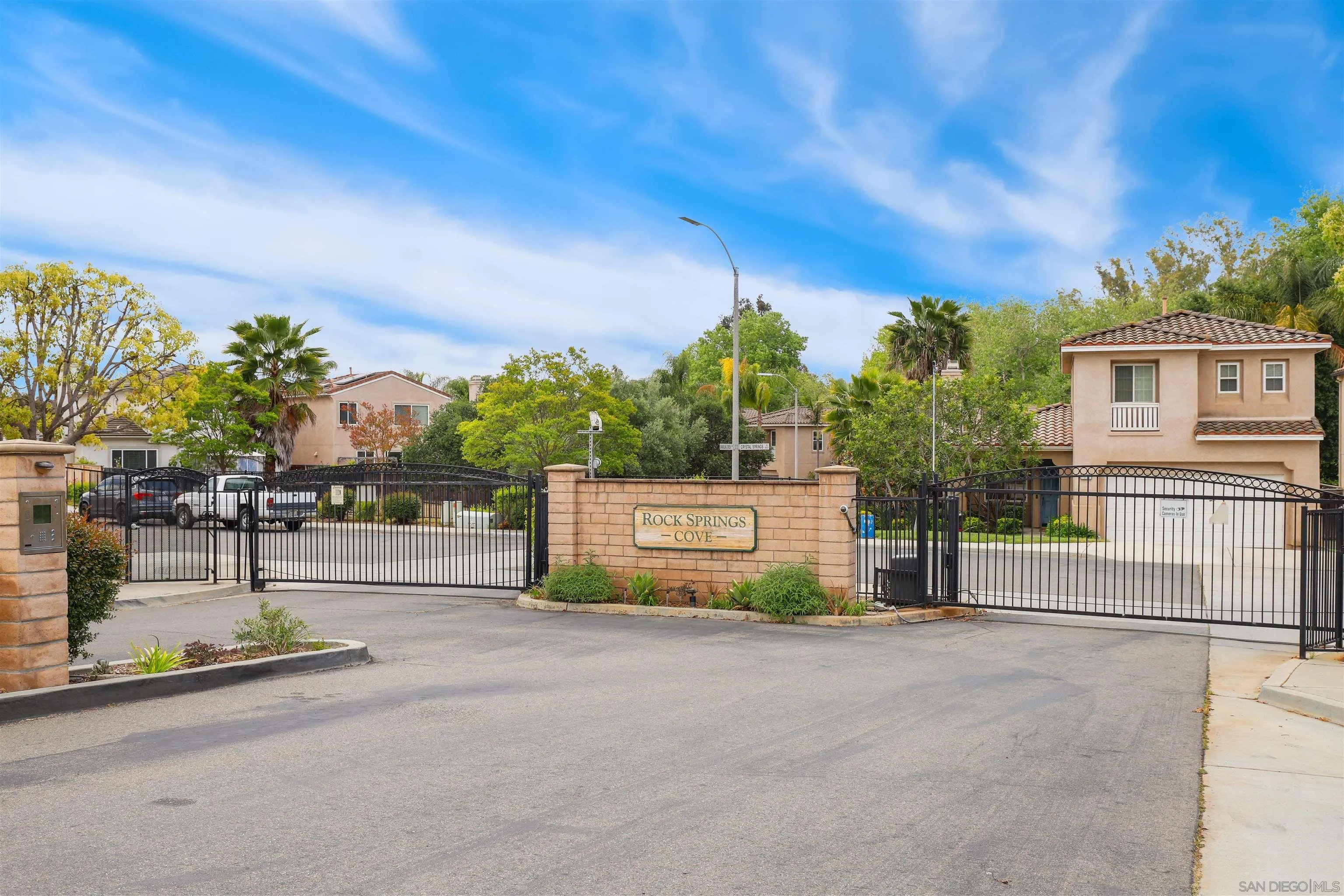 https://cdn.realtyfeed.com/cdn/127/250041181/43ff9cb715fdf6b5eba3102d0d504f9f.webp