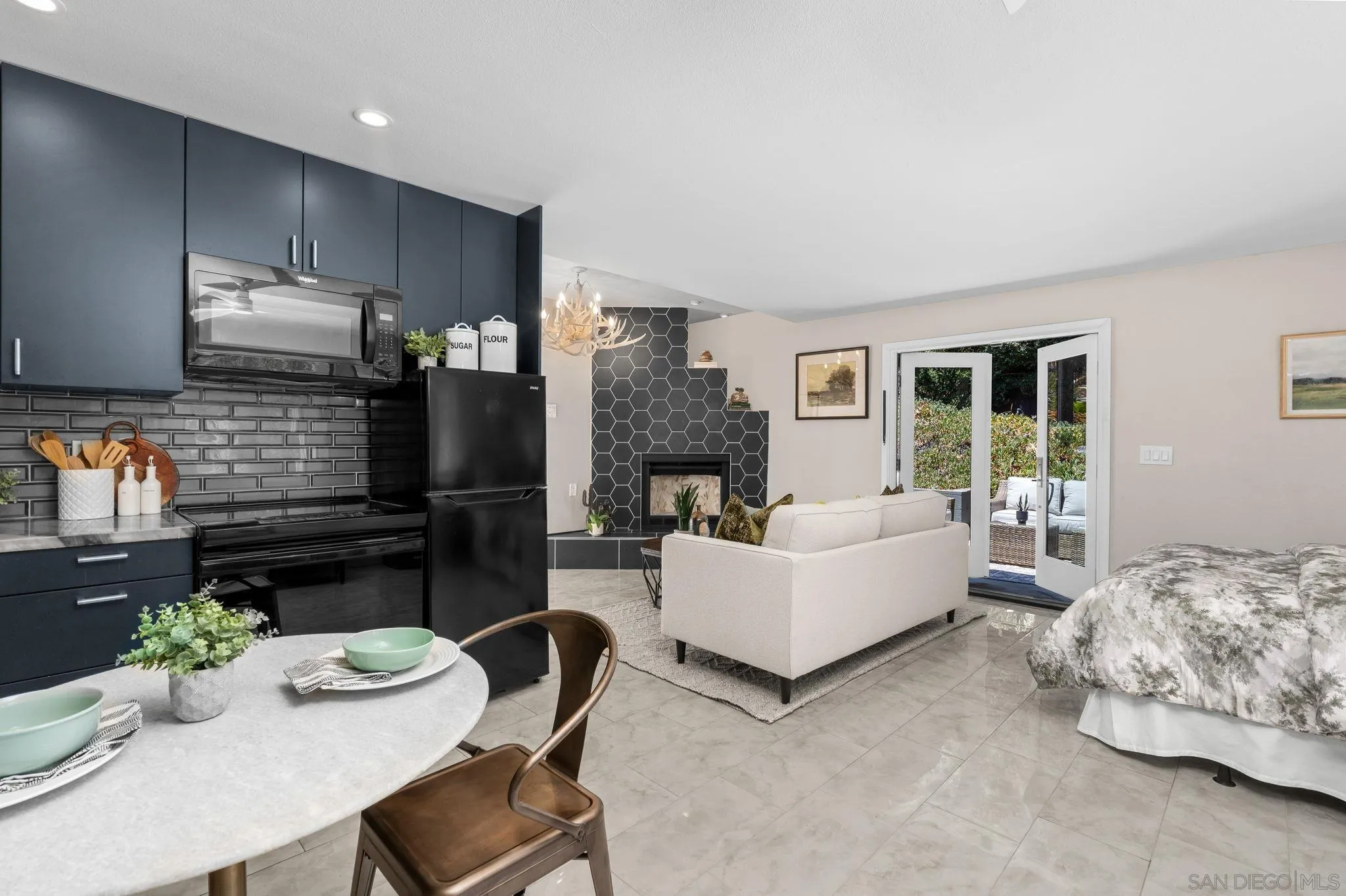 https://cdn.realtyfeed.com/cdn/127/250041182/01823f688ea3e24446a7e1c10f9c3285.webp