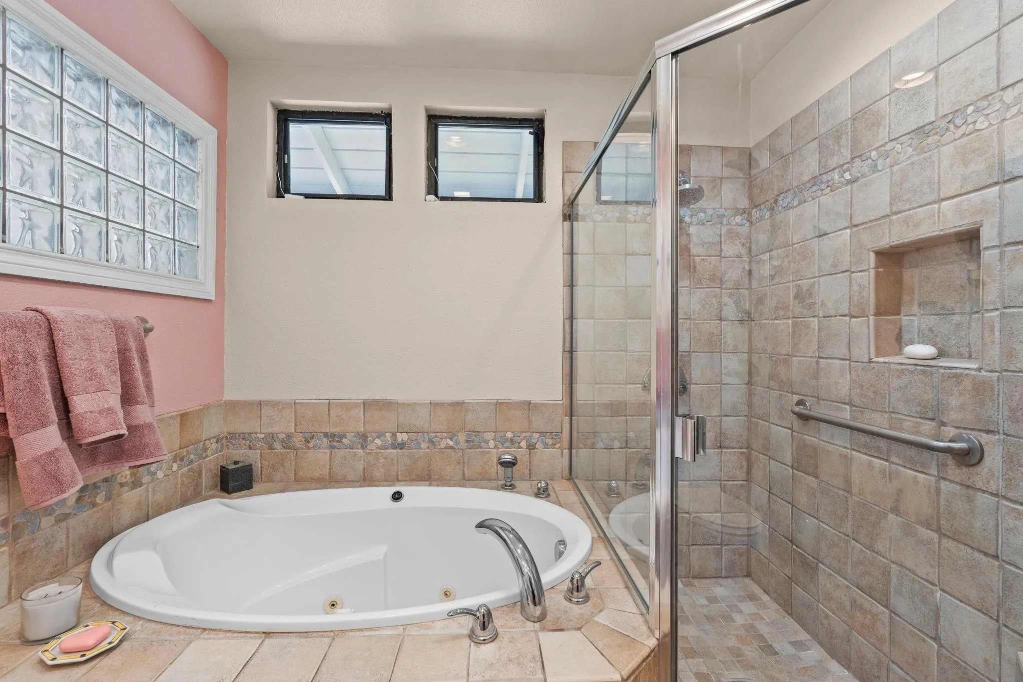 https://cdn.realtyfeed.com/cdn/127/250041182/c4b6ecaef8b689e7f91eee6d973bf5c5.webp
