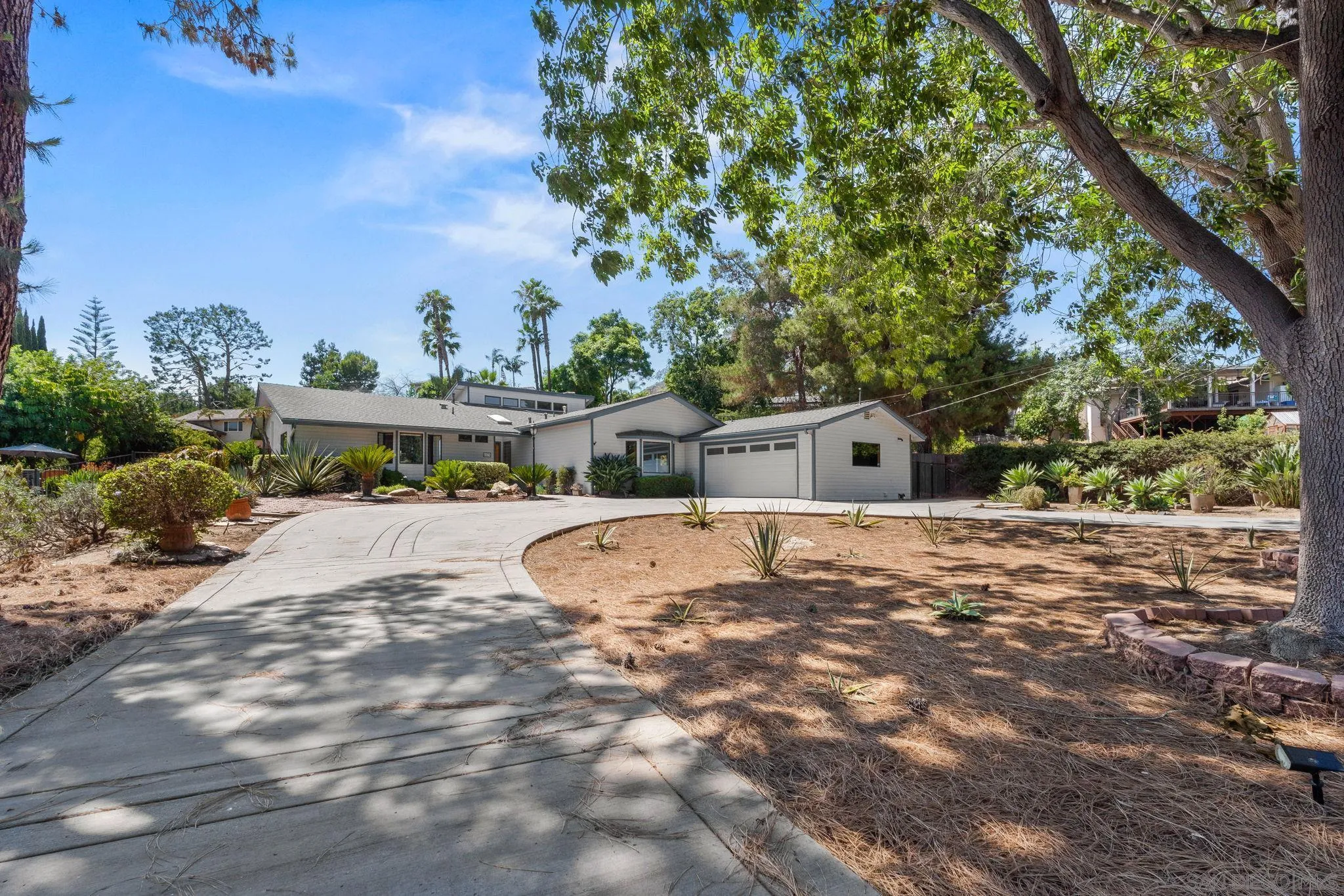 https://cdn.realtyfeed.com/cdn/127/250041182/dcf4afc54de6437ceb96d2258d13f33e.webp