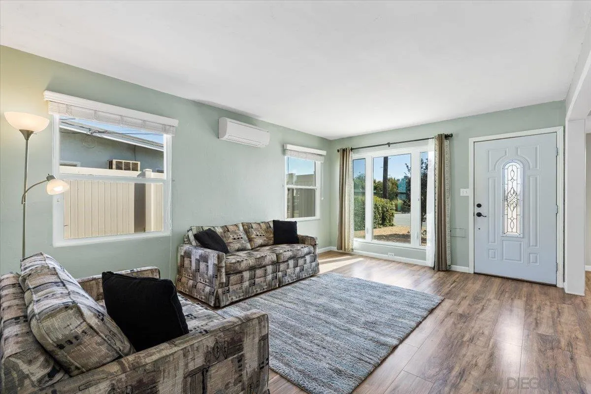 https://cdn.realtyfeed.com/cdn/127/250041185/42dd30435e2b6f83a6b384a9b6587cf9.webp