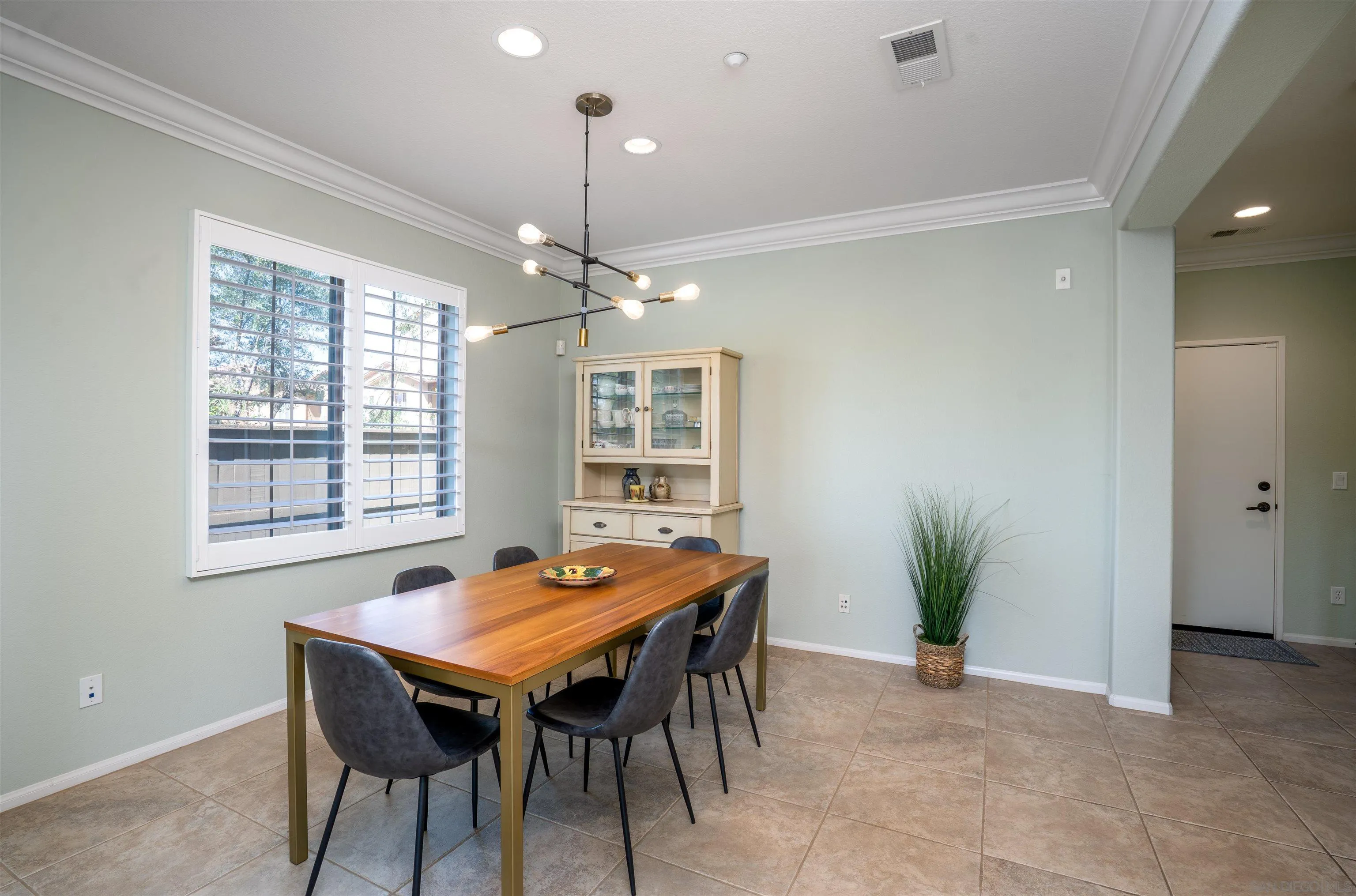 https://cdn.realtyfeed.com/cdn/127/250041186/37b81ed14b86406fd24166db5d3b2d25.webp