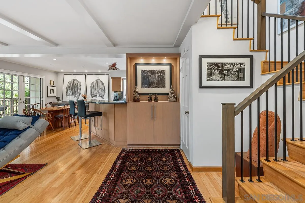 https://cdn.realtyfeed.com/cdn/127/250041188/c757e5d5f36b381360b8d741f2faf972.webp