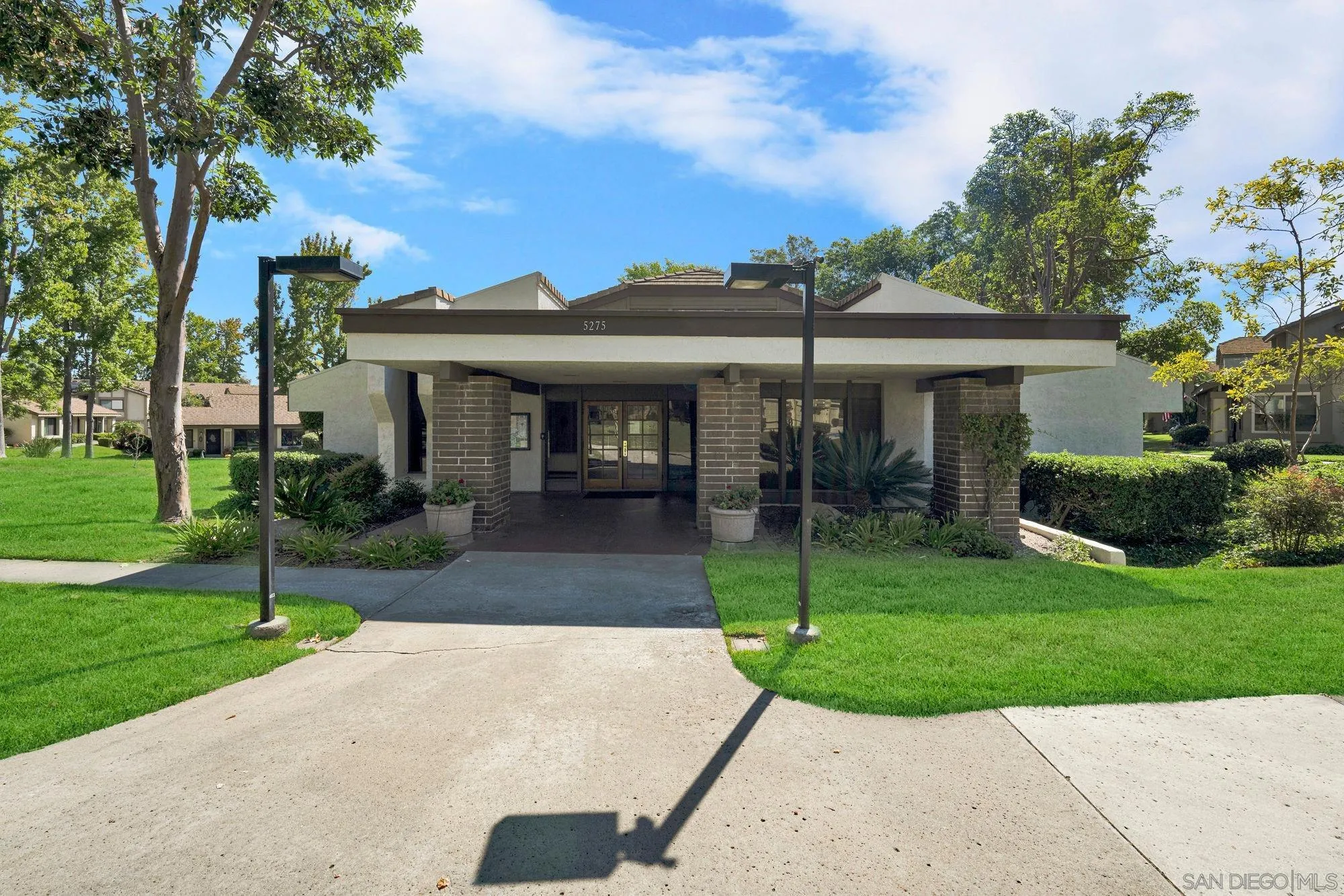 https://cdn.realtyfeed.com/cdn/127/250041190/13d951f431a8ed09db754620a26ac7d2.webp
