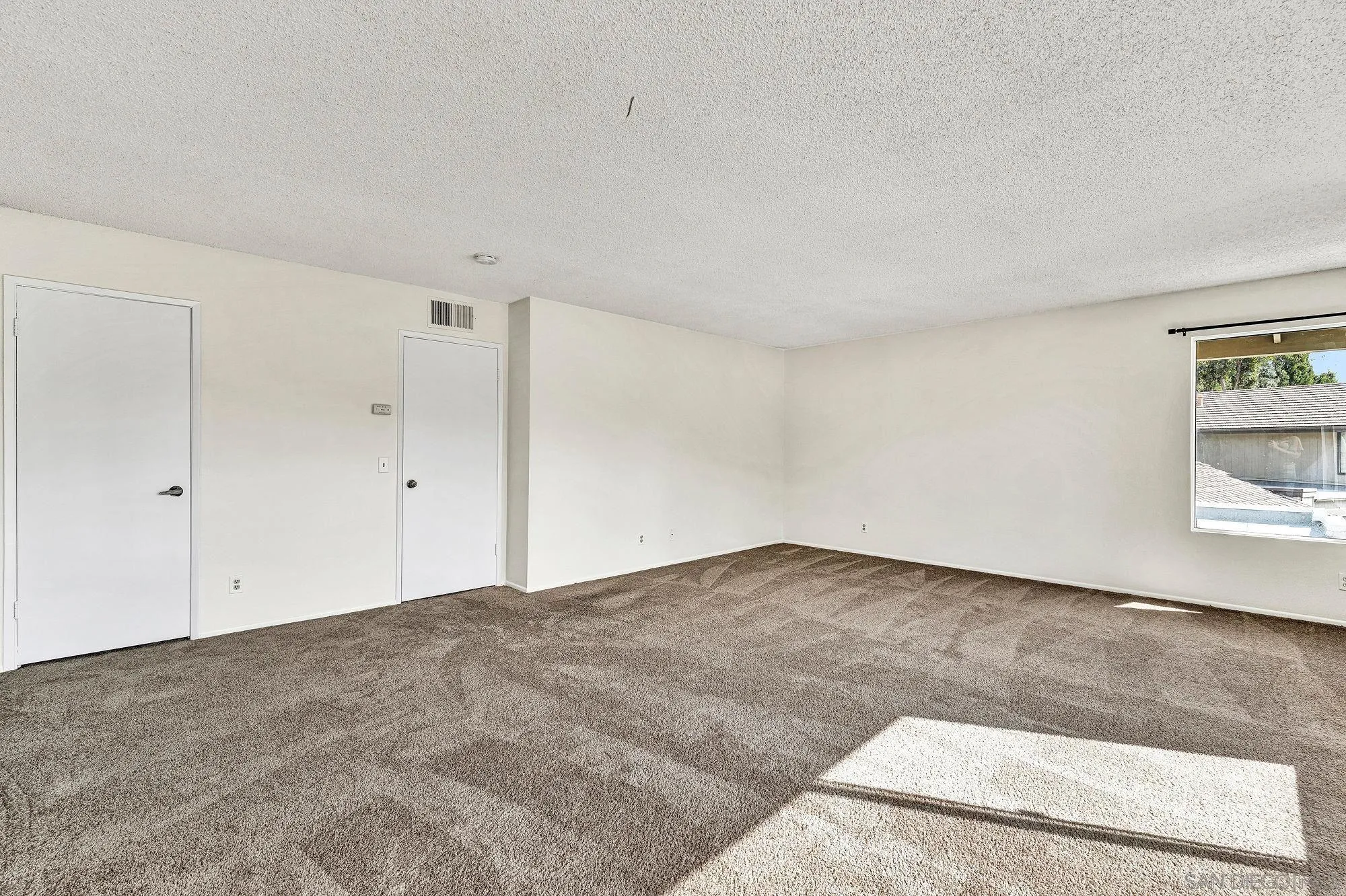https://cdn.realtyfeed.com/cdn/127/250041190/4c9df7708ad7216dcab32e08756b3a8a.webp