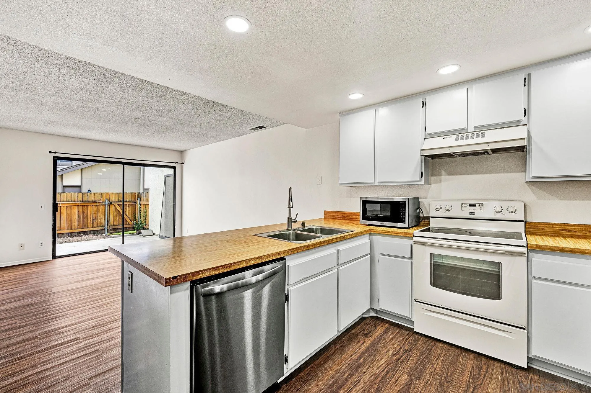 https://cdn.realtyfeed.com/cdn/127/250041190/815a063814cb82e90195b47f0545c205.webp