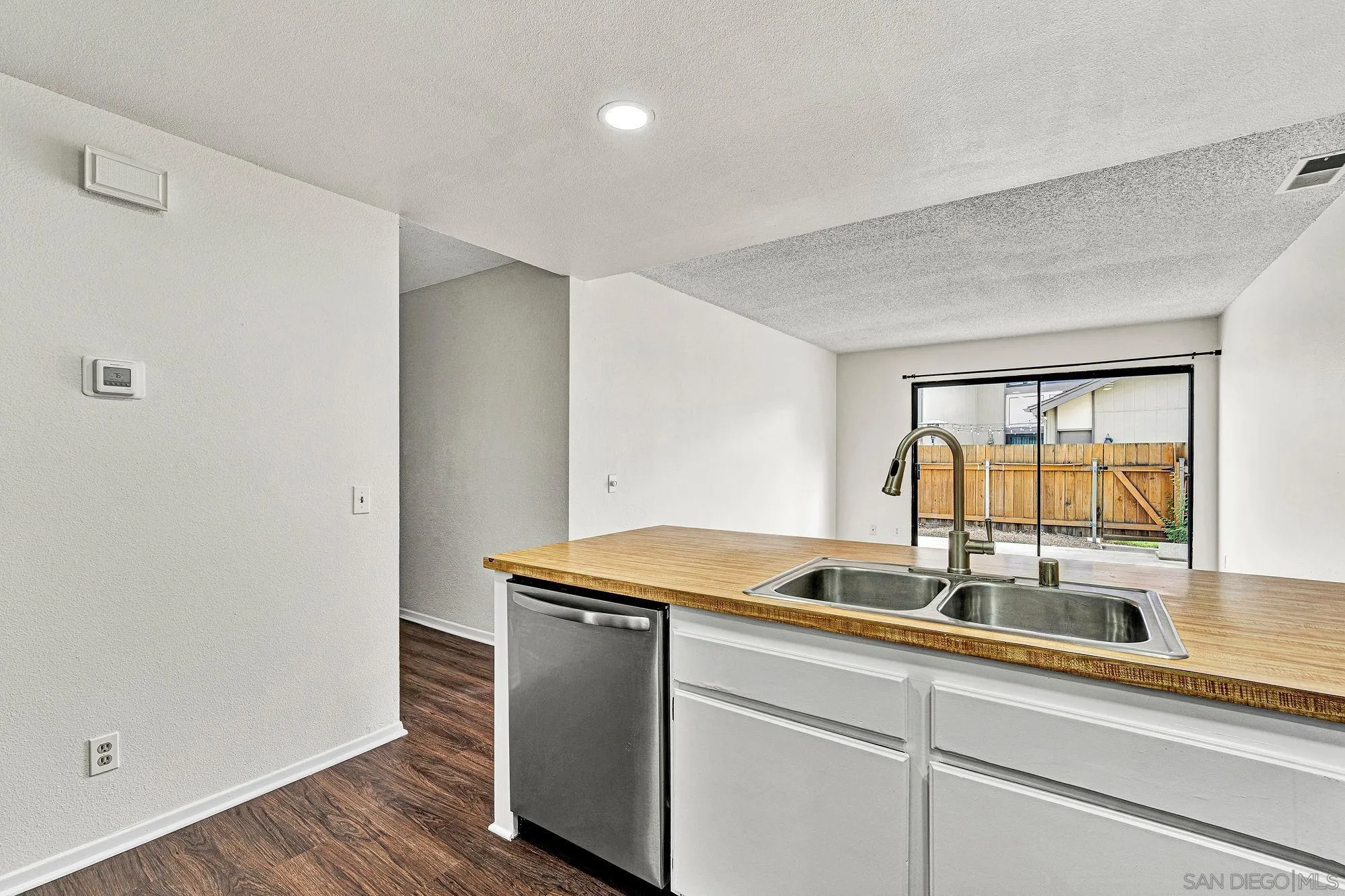 https://cdn.realtyfeed.com/cdn/127/250041190/d08af98db598e6b877afc869618d9426.webp