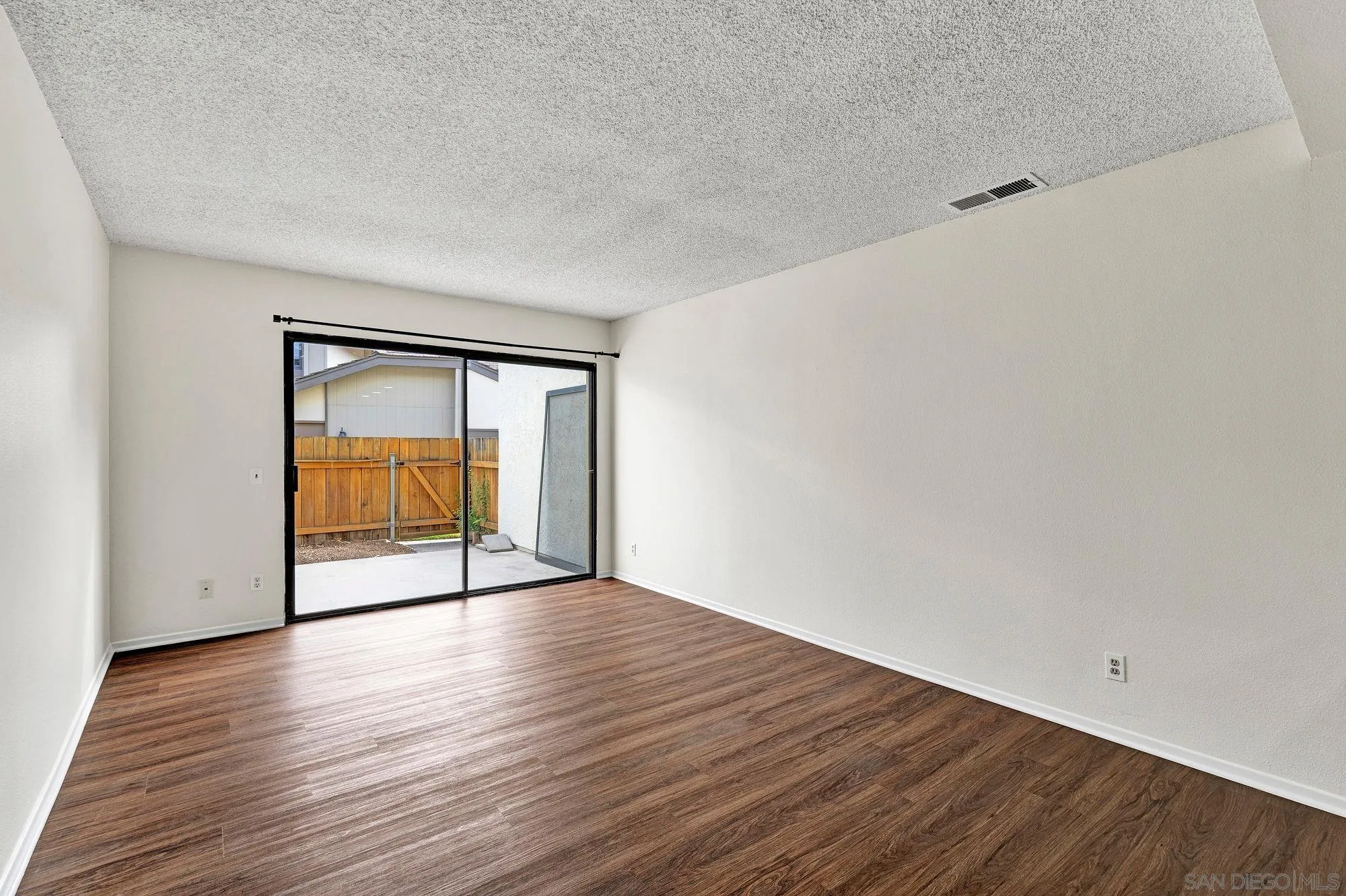 https://cdn.realtyfeed.com/cdn/127/250041190/e1d78e847a70846b6e2c5ec07cfa4d9d.webp