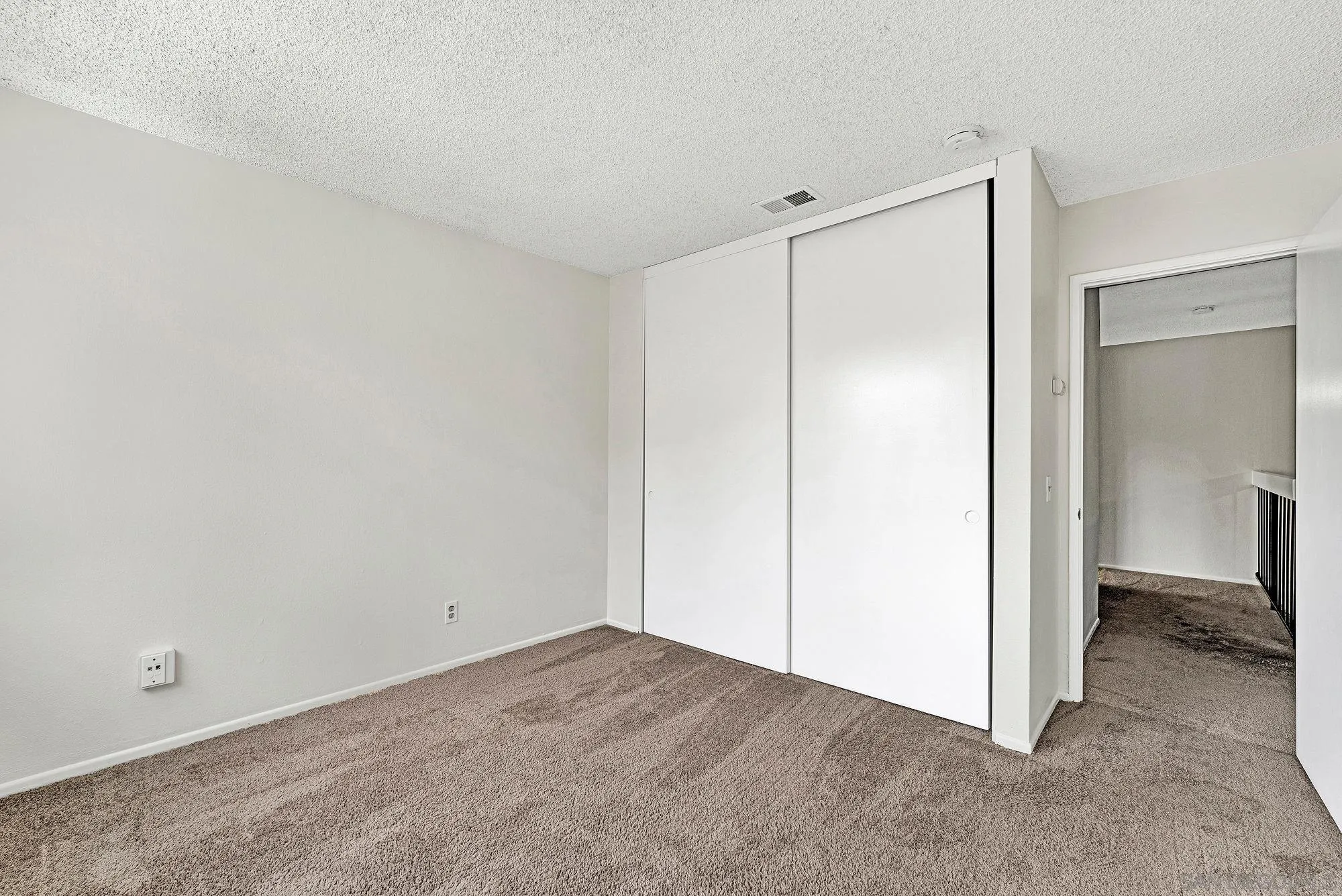 https://cdn.realtyfeed.com/cdn/127/250041190/ead0ec6c8c0e6a94145dac9a23cf82f1.webp