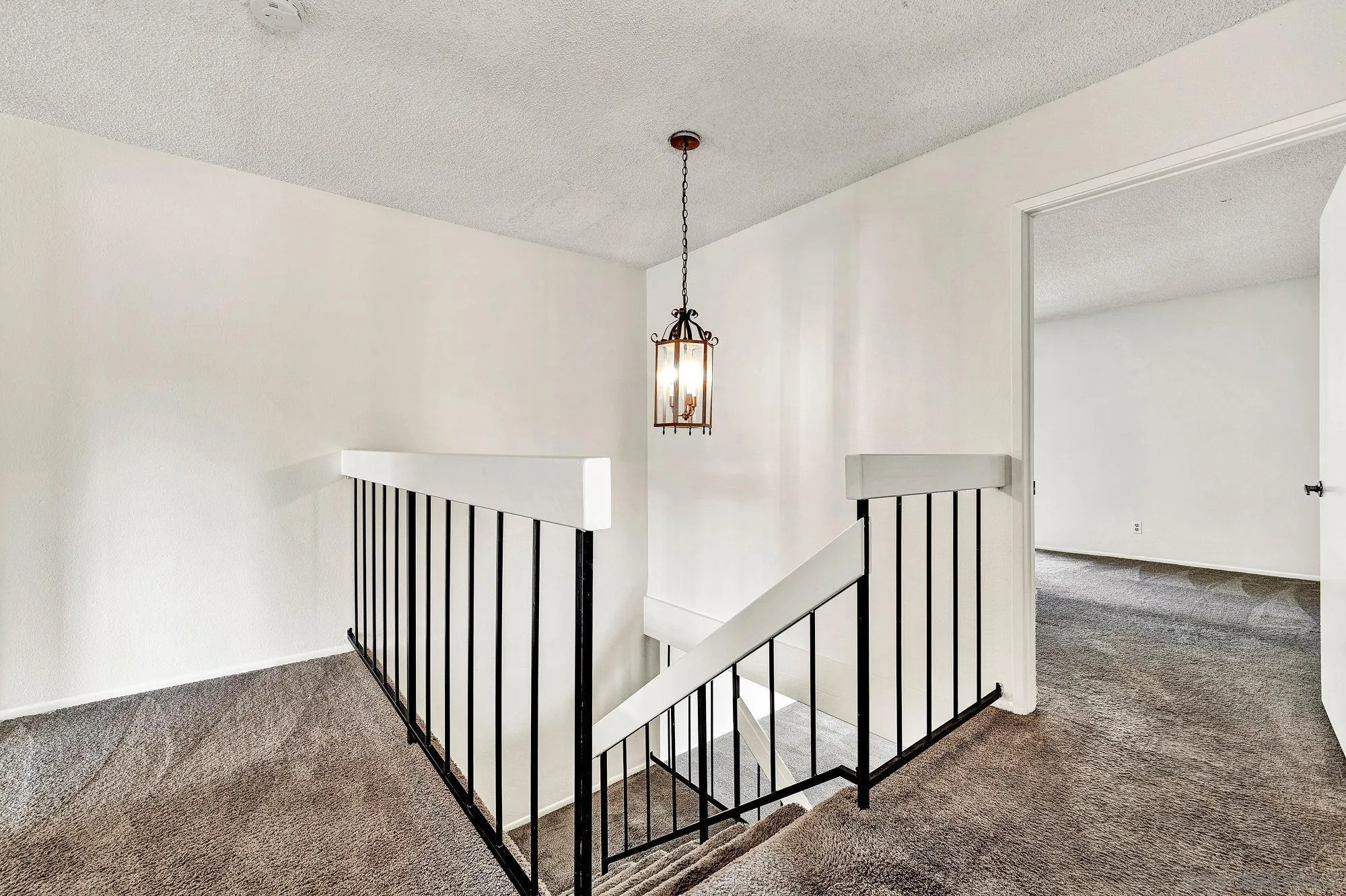 https://cdn.realtyfeed.com/cdn/127/250041190/f29d3e6721b9db0d36d838dc496fb41e.webp
