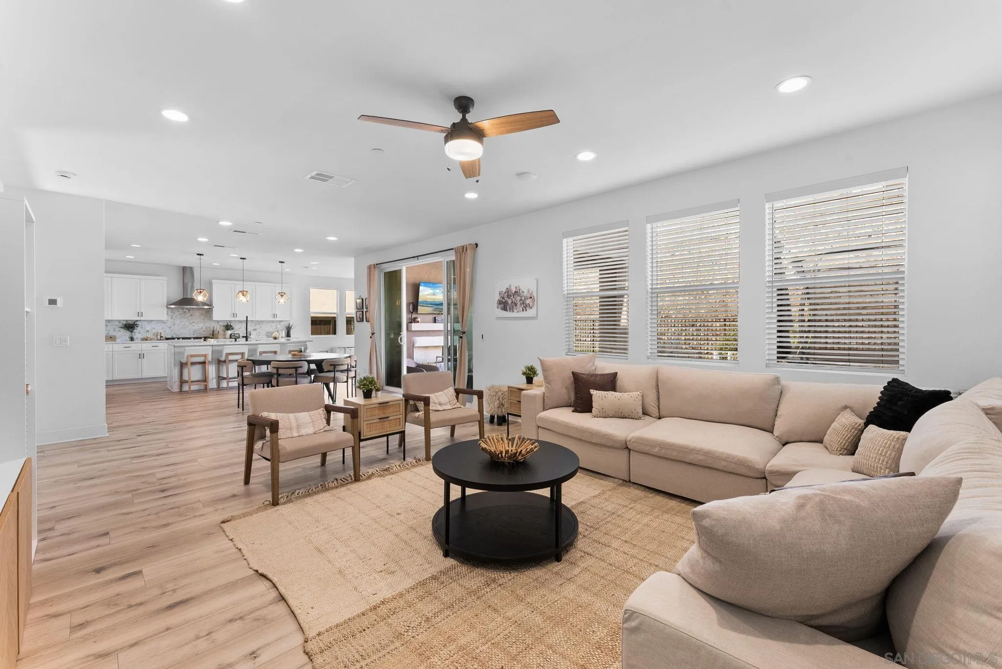 https://cdn.realtyfeed.com/cdn/127/250041194/80385a1adfa33676e558e69f4d65a152.webp