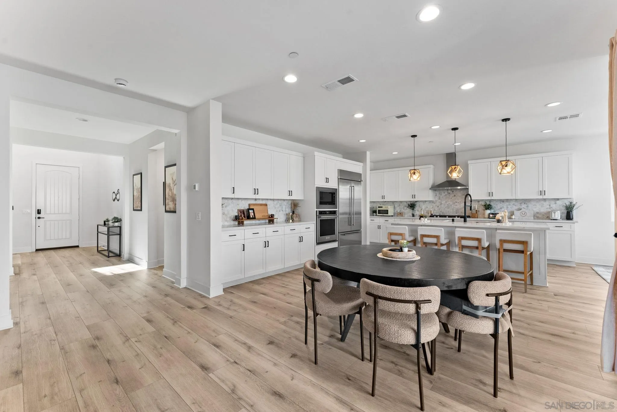 https://cdn.realtyfeed.com/cdn/127/250041194/9c5f5e3745e128fd705ae9251b2da9d1.webp