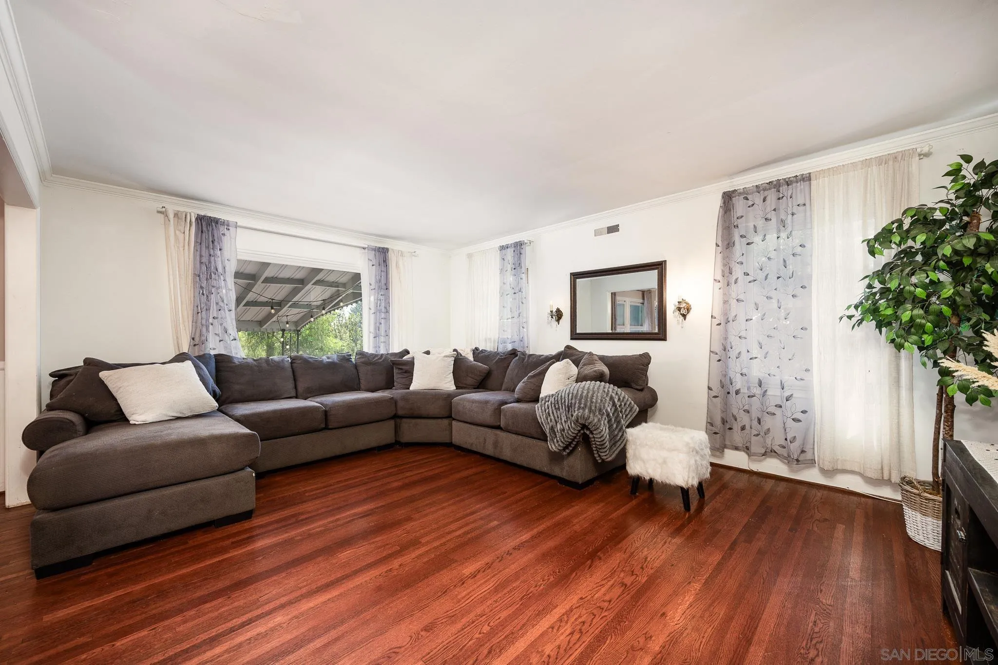 https://cdn.realtyfeed.com/cdn/127/250041195/0d24e7972c07467a0267cc649859fcbb.webp