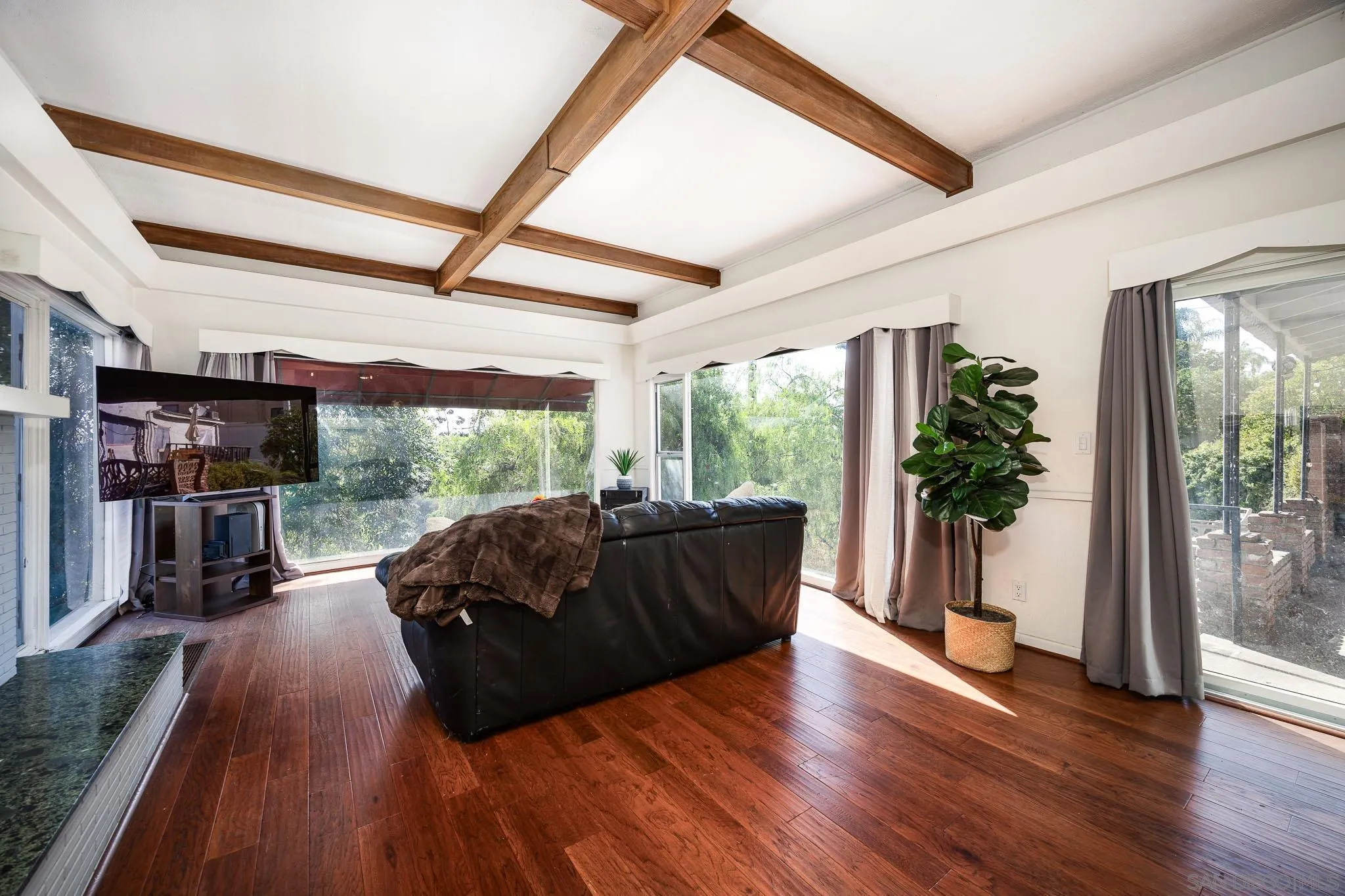 https://cdn.realtyfeed.com/cdn/127/250041195/2258046147c5c5b9d90c7ccd834eb3b1.webp